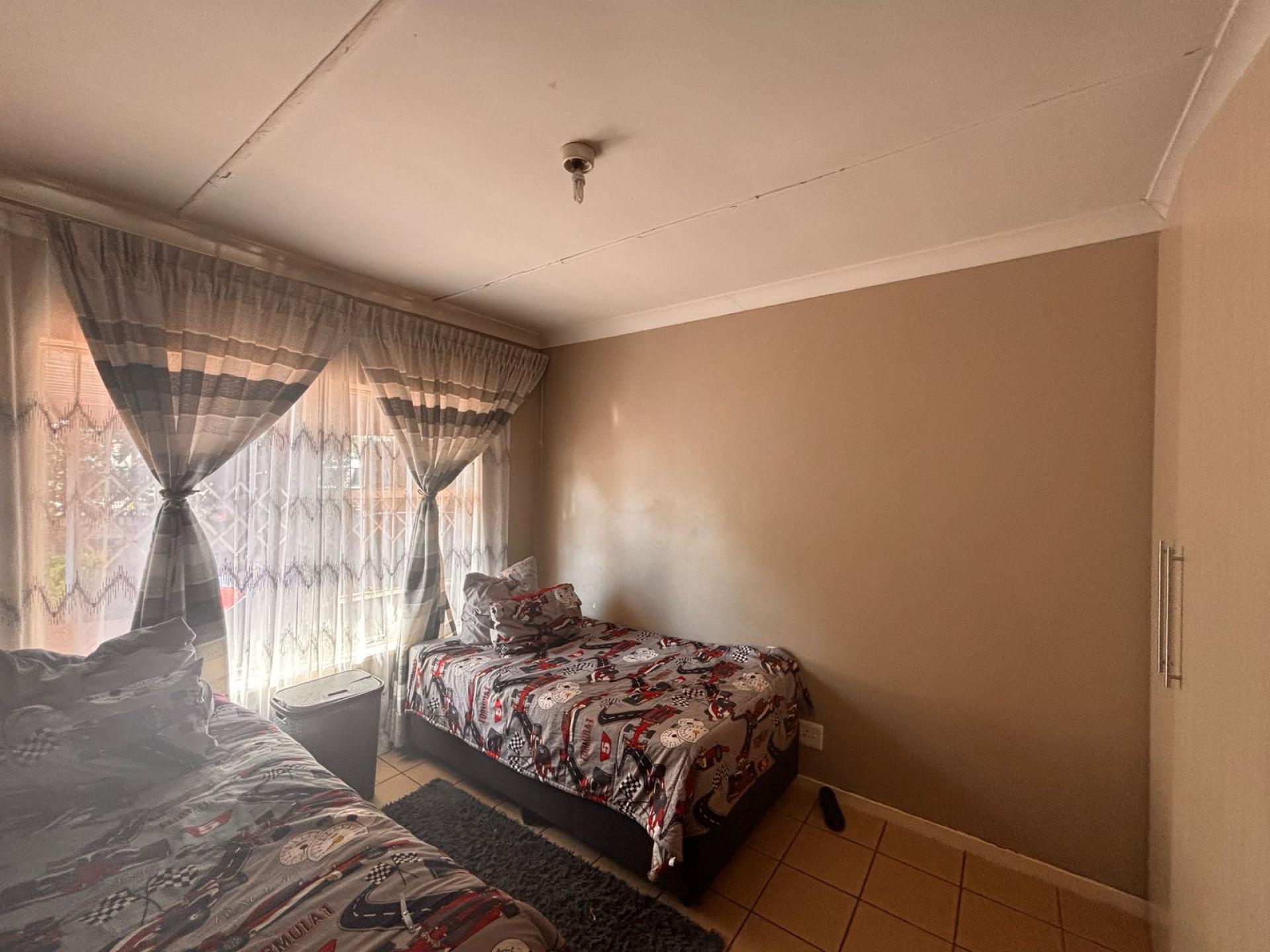 Bed Room 2 of property in Greenhills