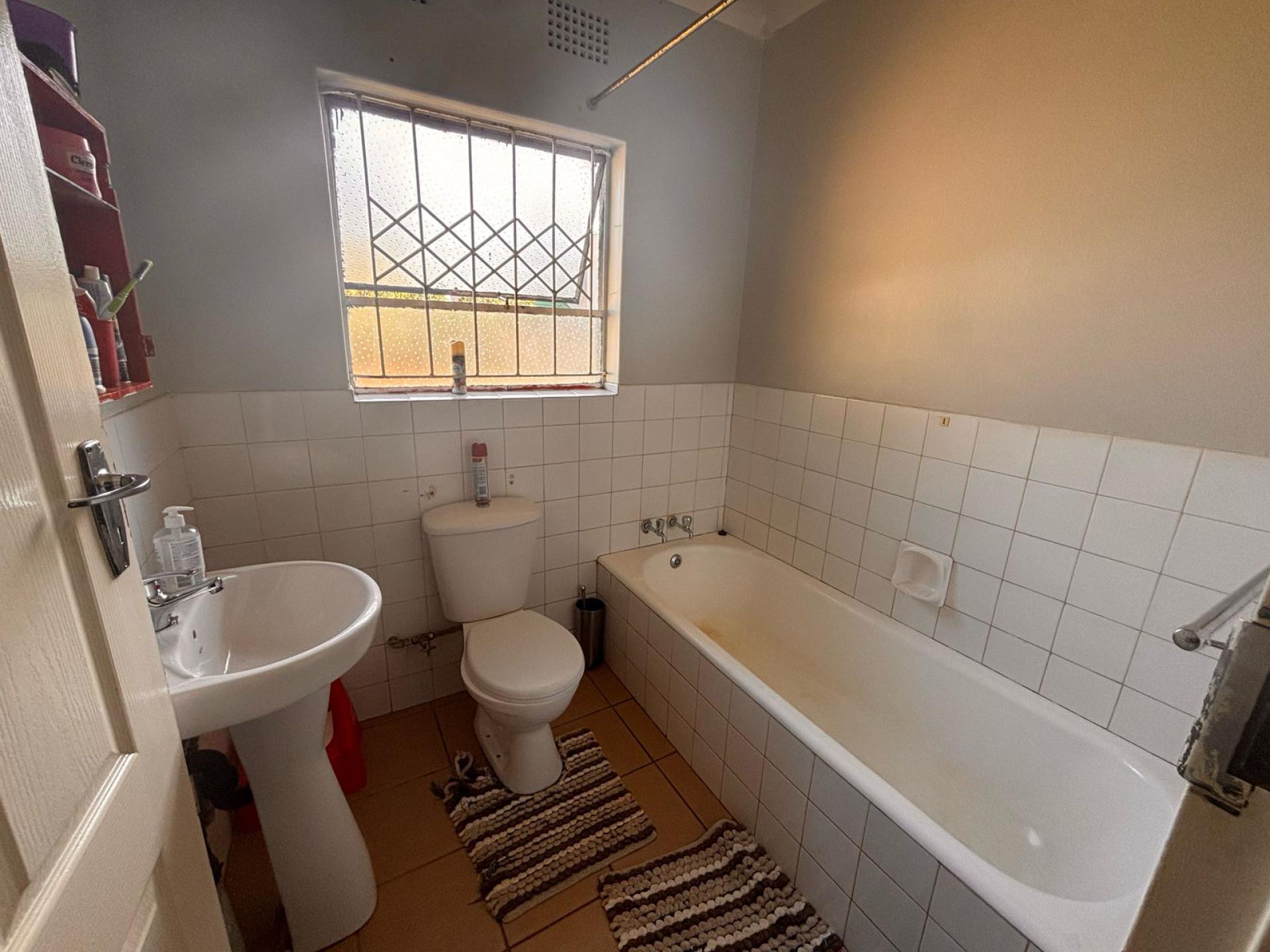 Bathroom 1 of property in Greenhills