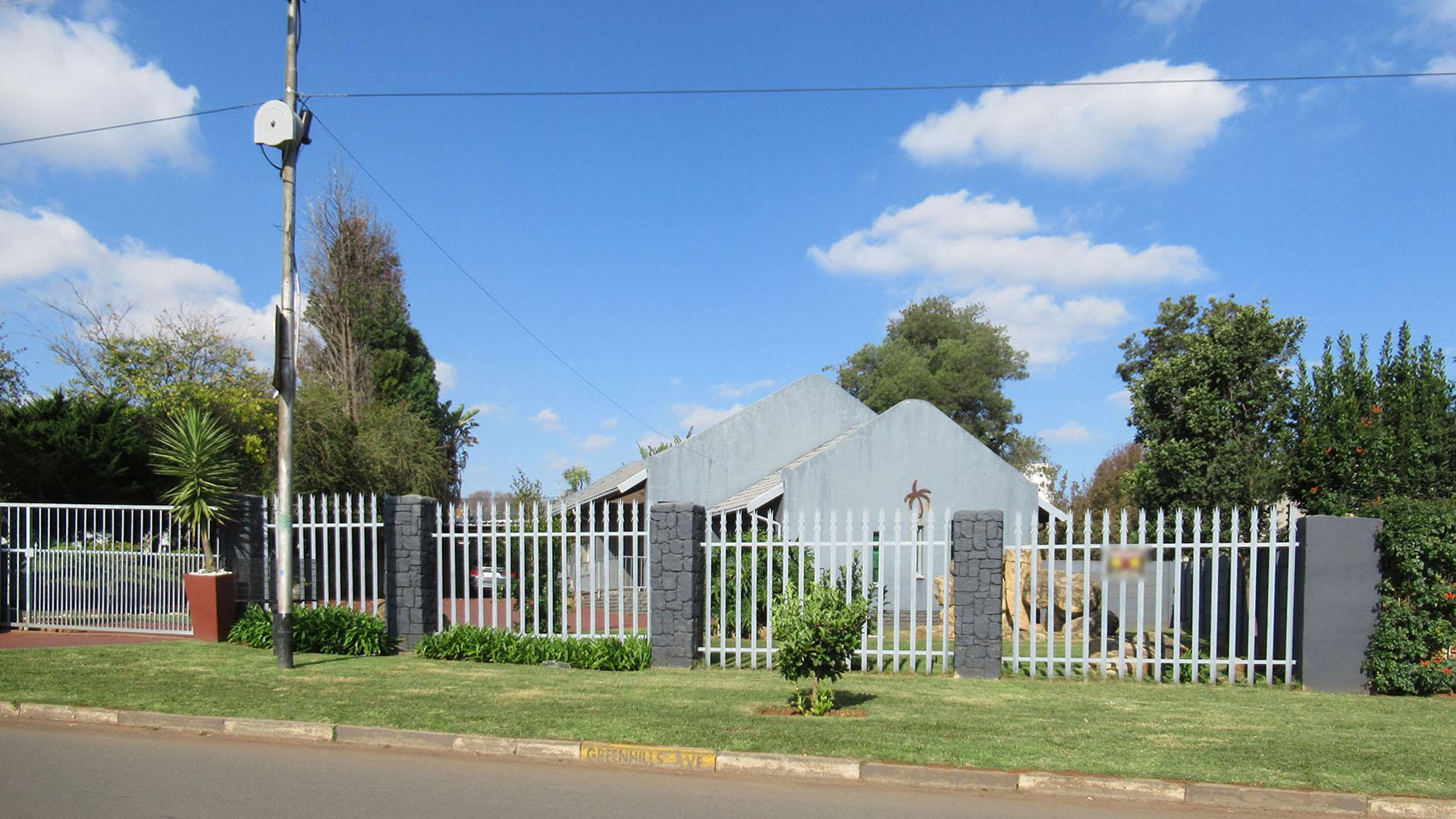Front View of property in Greenhills