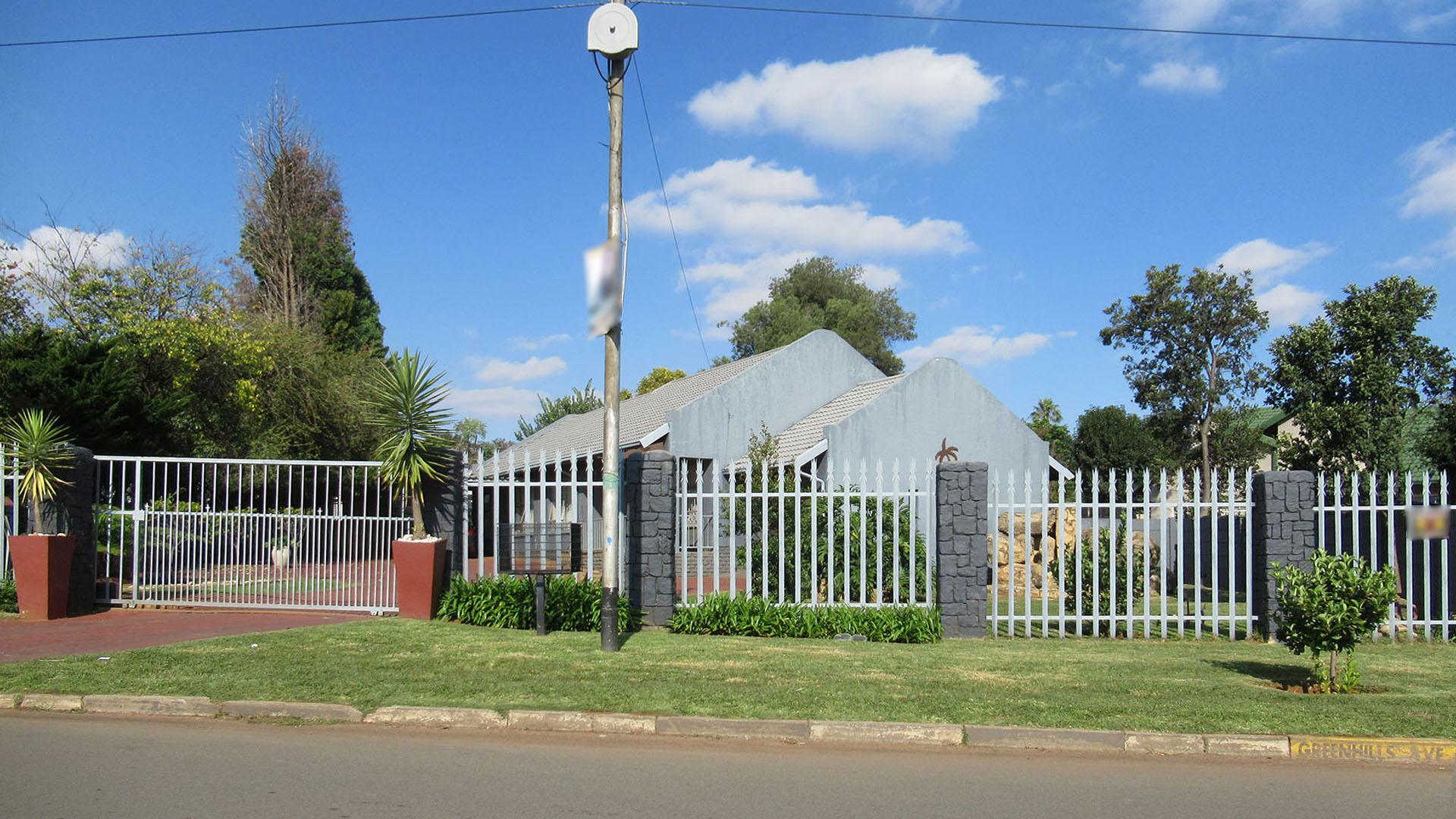 Front View of property in Greenhills