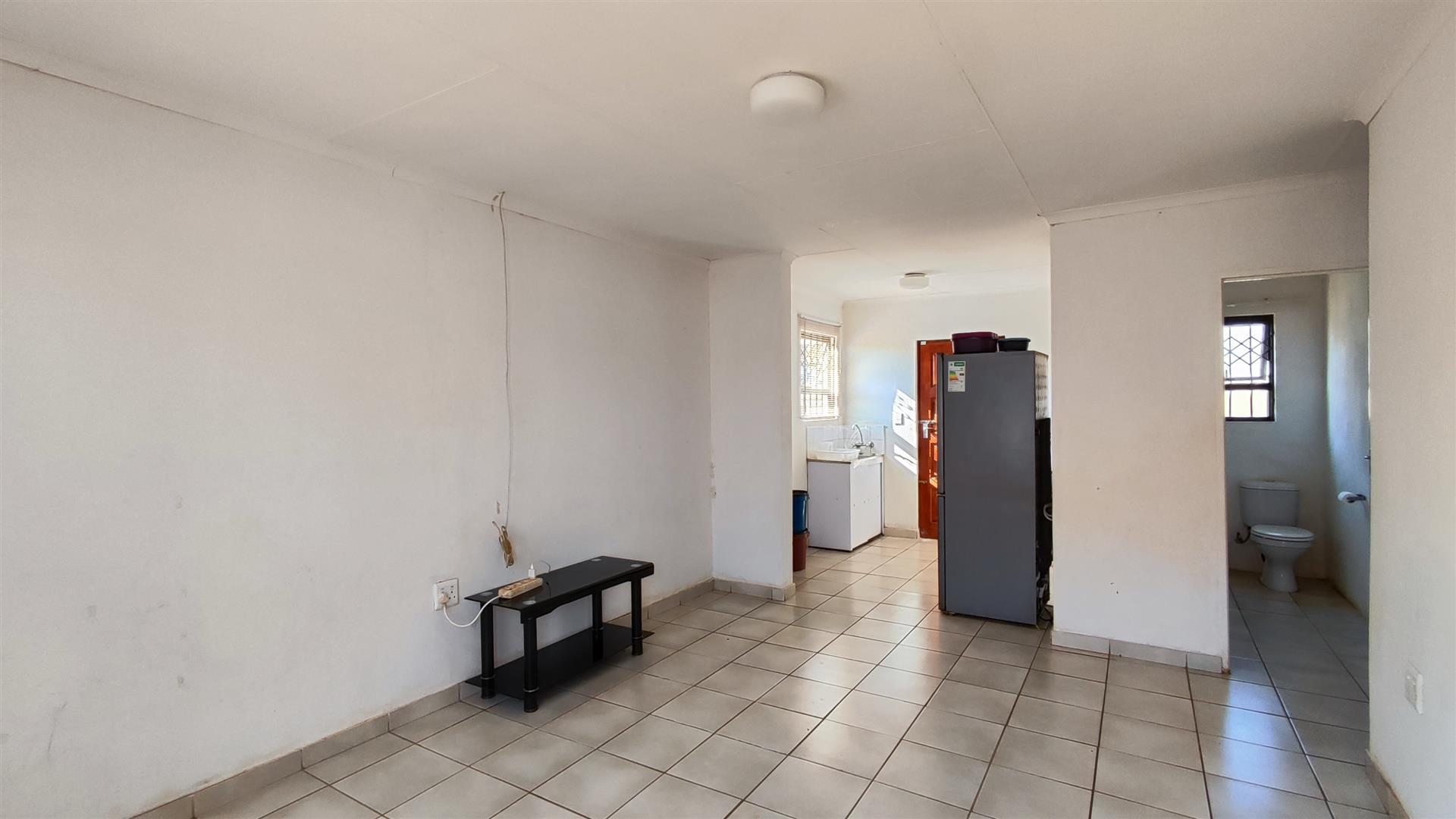 Lounges - 17 square meters of property in Benoni AH