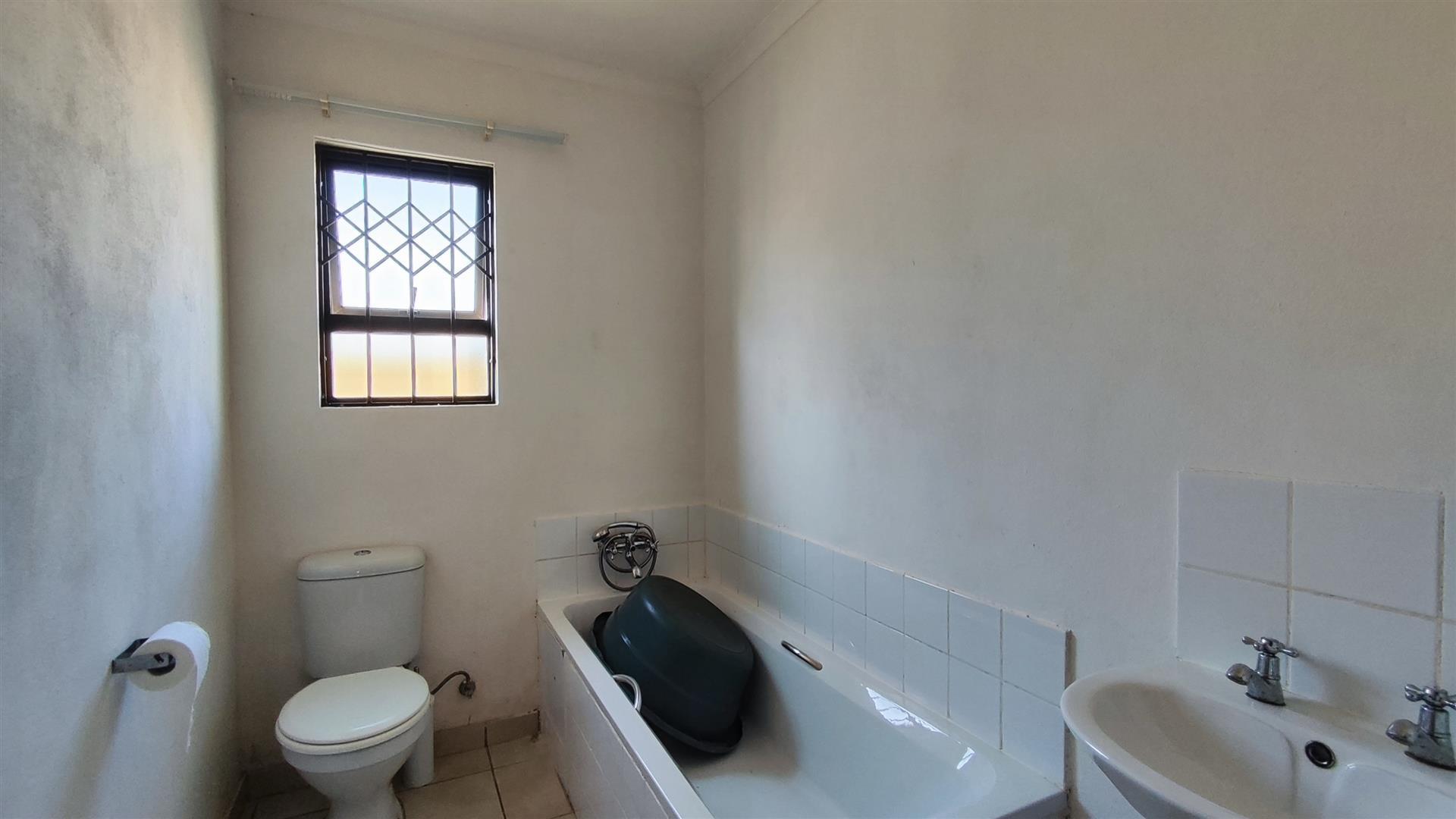 Main Bathroom - 5 square meters of property in Benoni AH