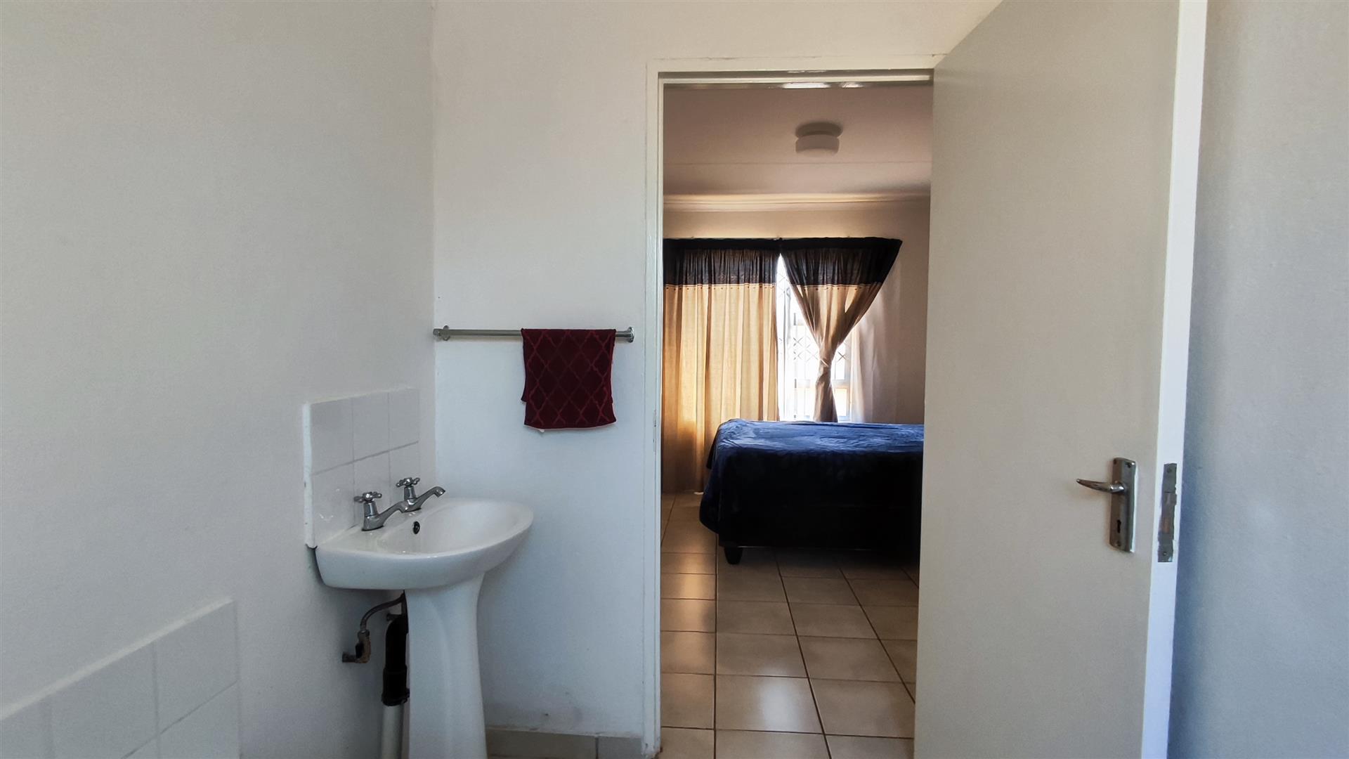 Main Bathroom - 5 square meters of property in Benoni AH