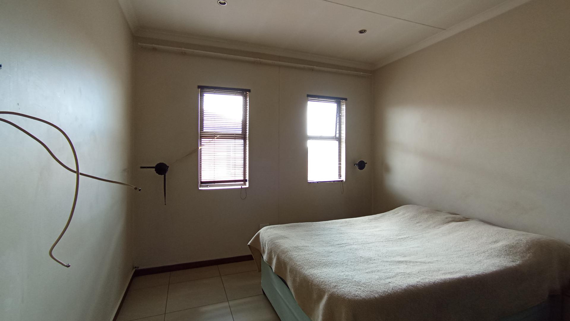 Bed Room 1 - 13 square meters of property in Montana