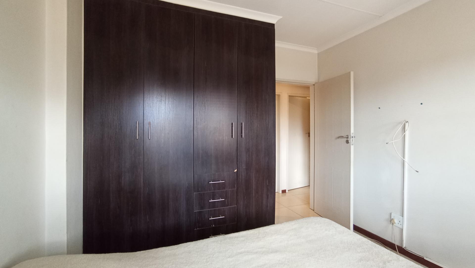 Bed Room 1 - 13 square meters of property in Montana