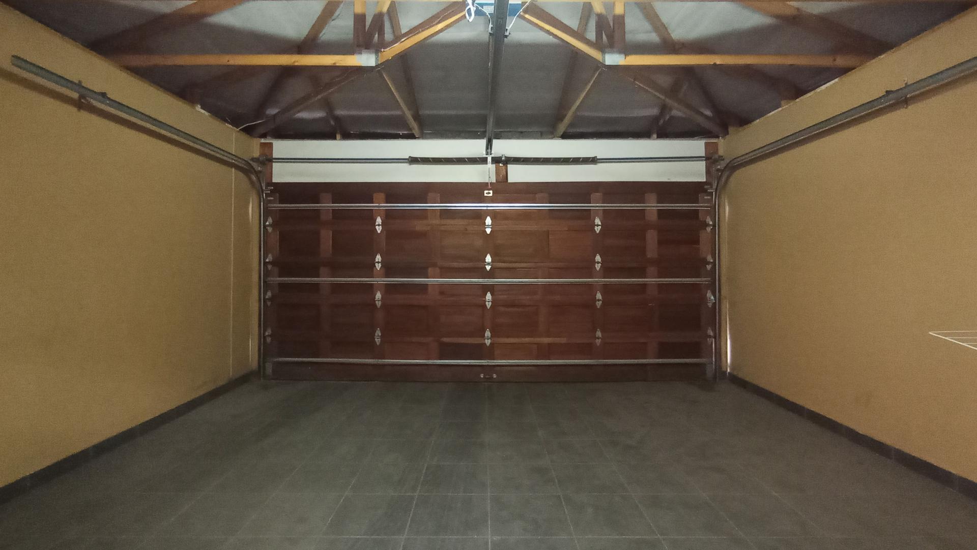 Garage - 36 square meters of property in Montana