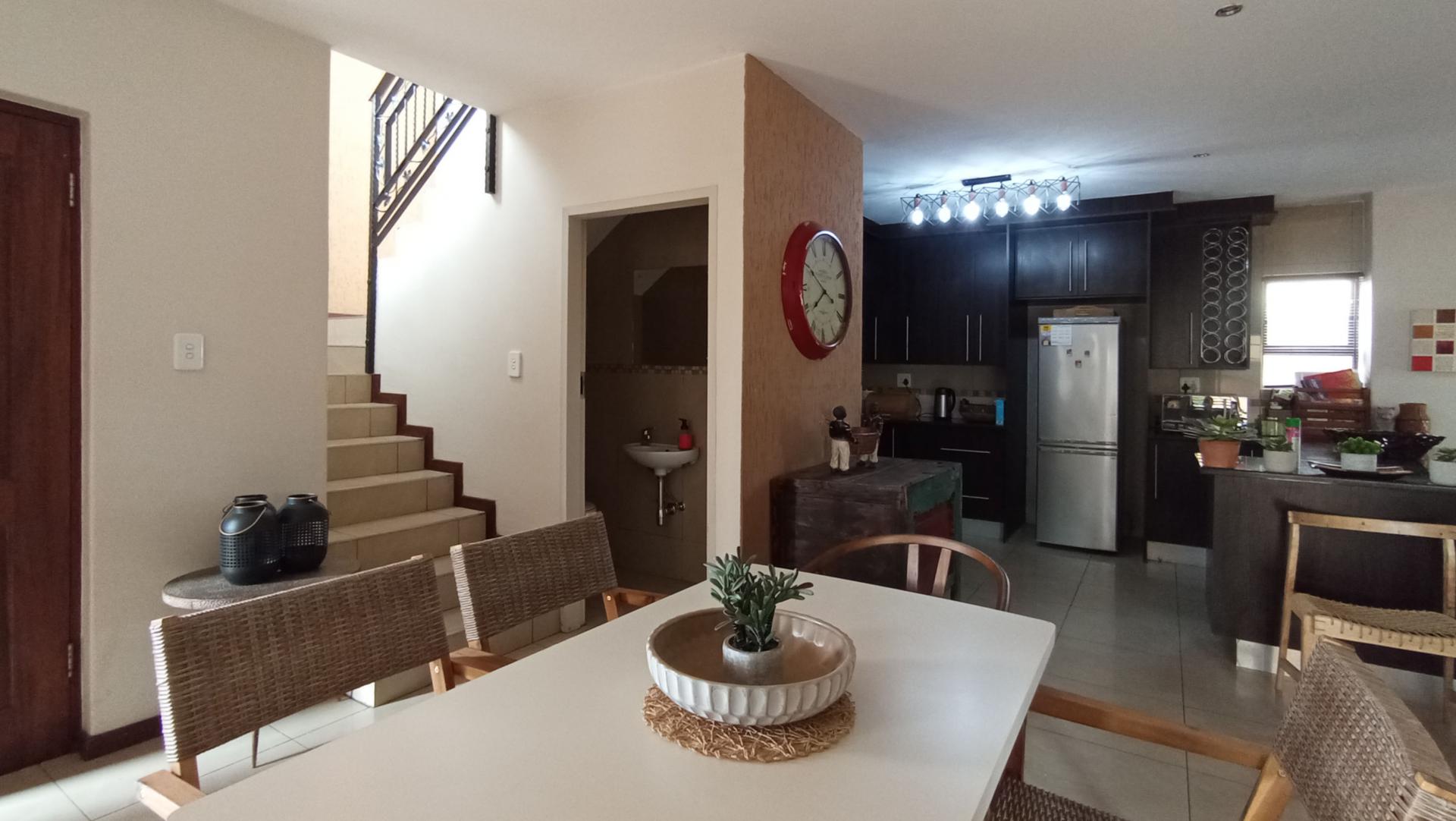 Dining Room - 15 square meters of property in Montana