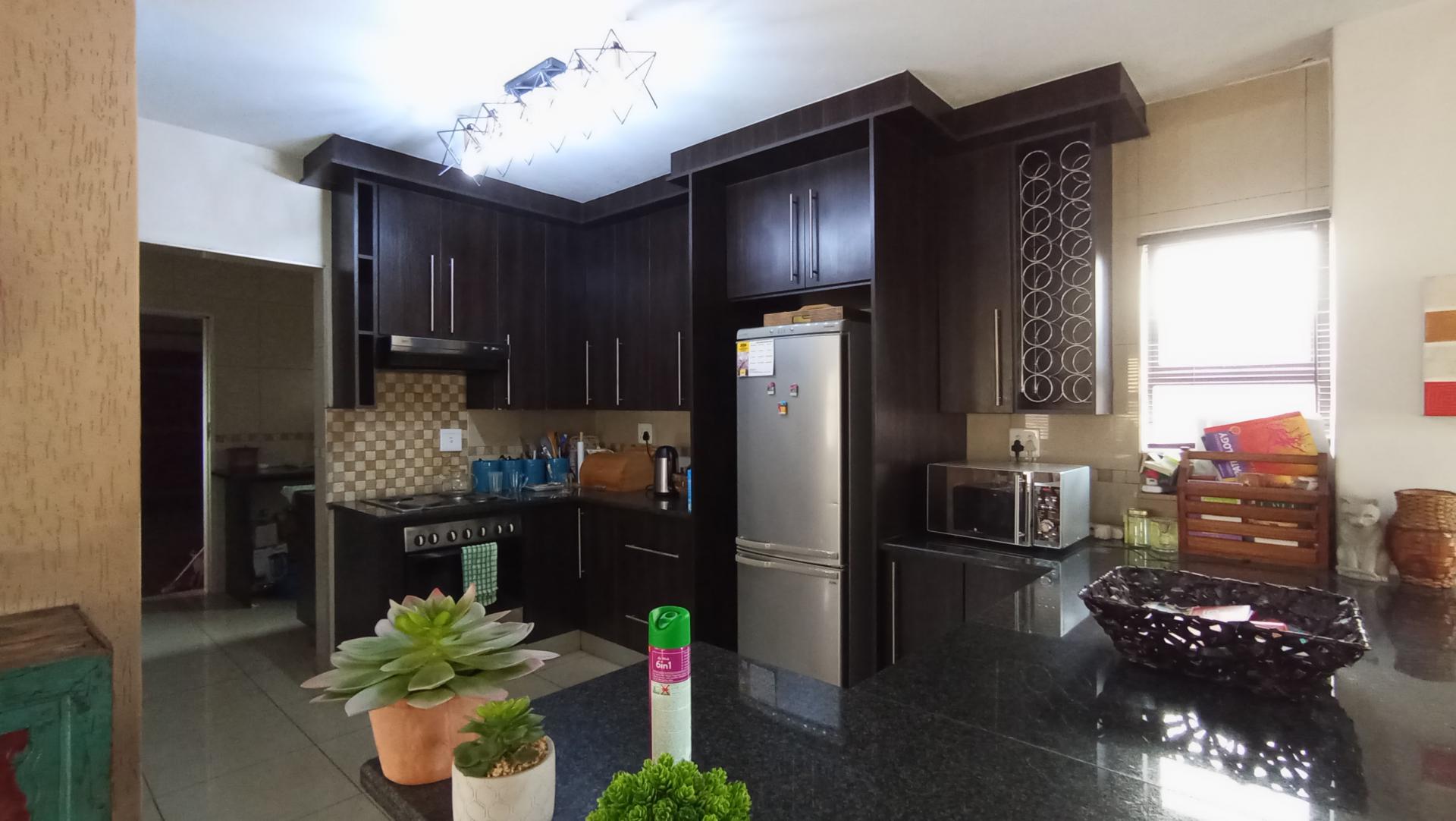 Kitchen - 11 square meters of property in Montana