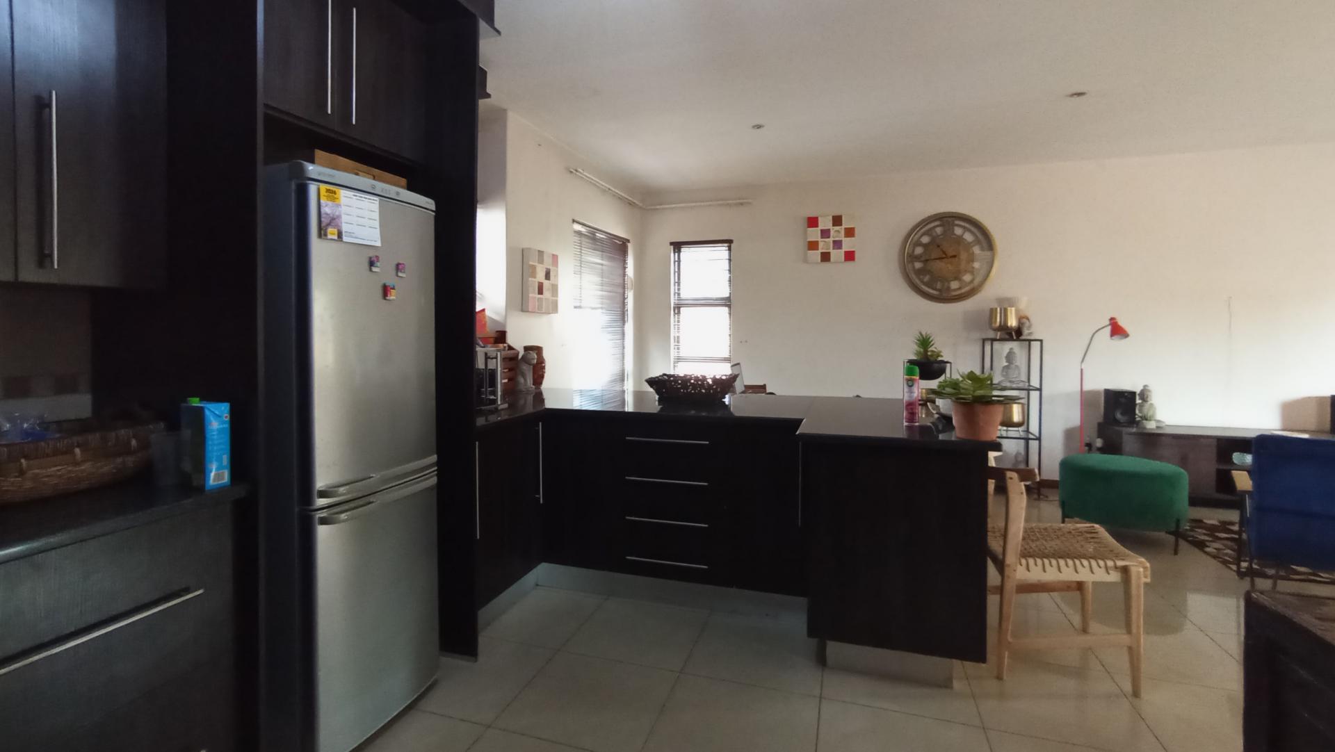 Kitchen - 11 square meters of property in Montana