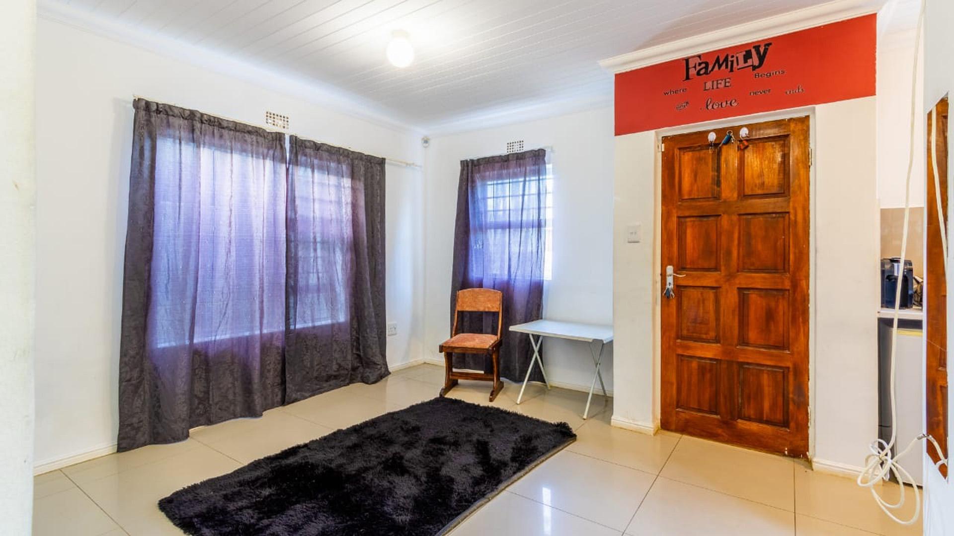 Lounges of property in Paarl