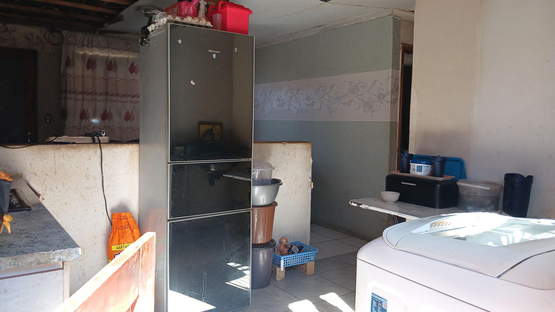 Kitchen - 9 square meters of property in Stretford