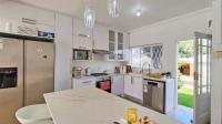 Kitchen - 11 square meters of property in Farrarmere
