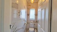 Guest Toilet - 2 square meters of property in Farrarmere