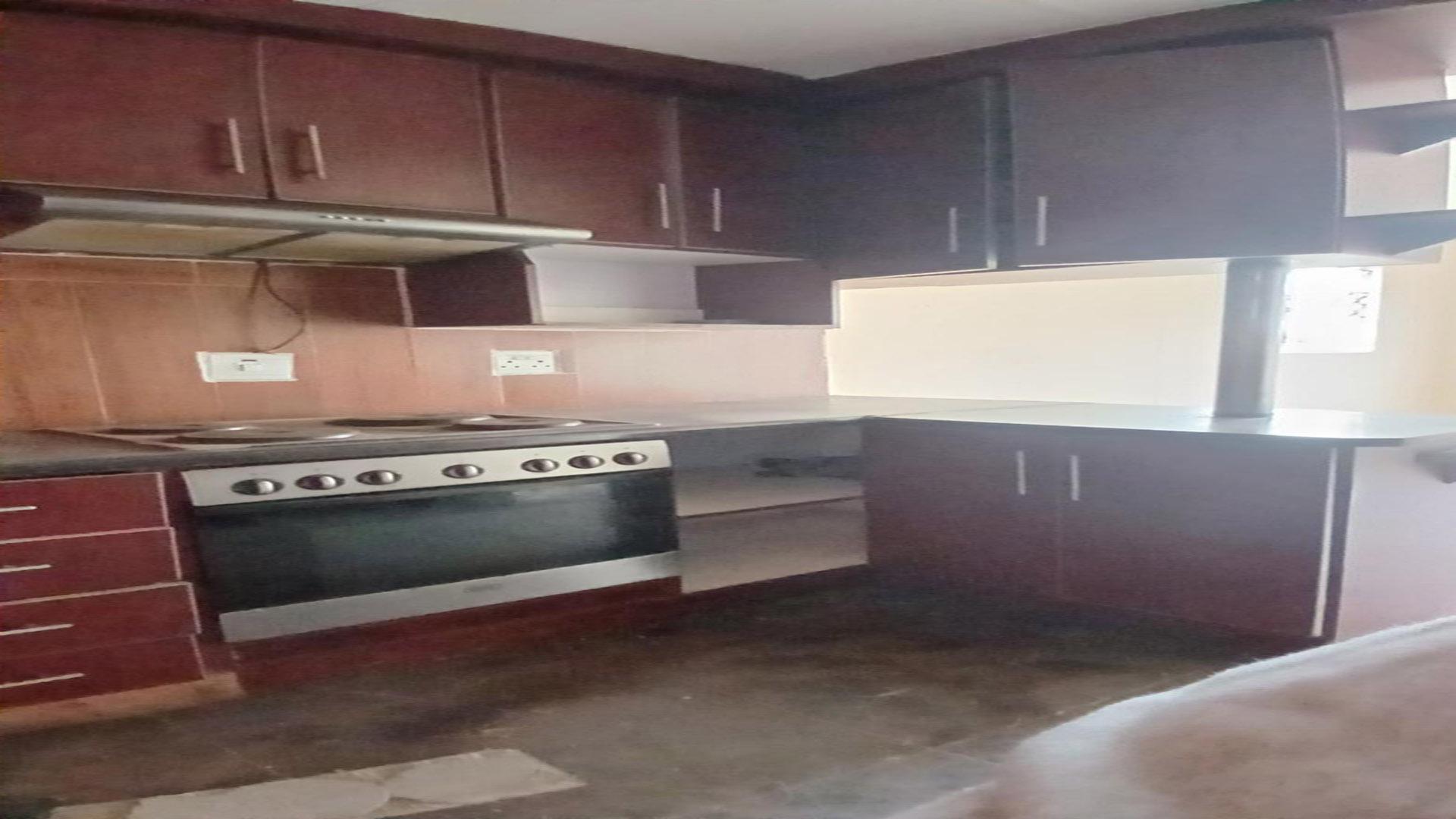 Kitchen of property in Rosslyn