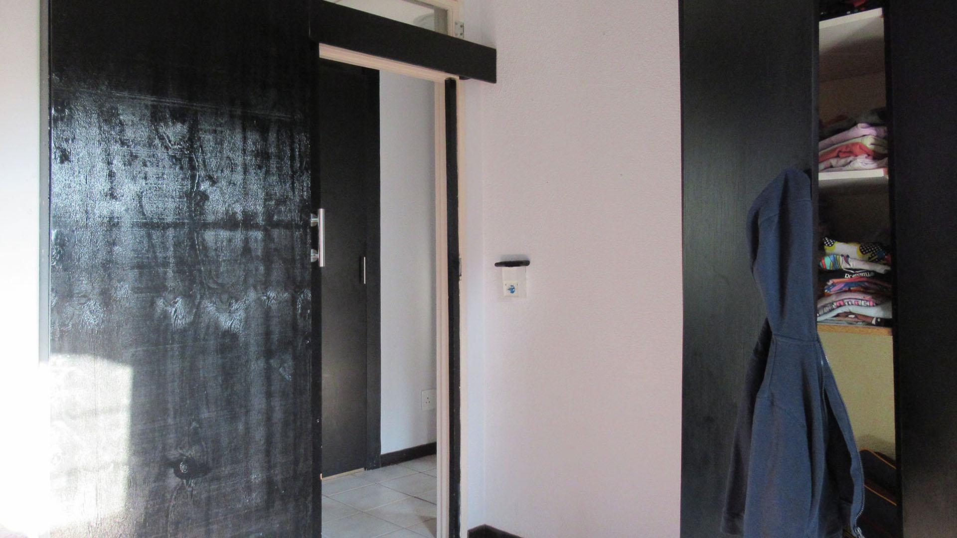 Bed Room 2 - 10 square meters of property in Weltevreden Park