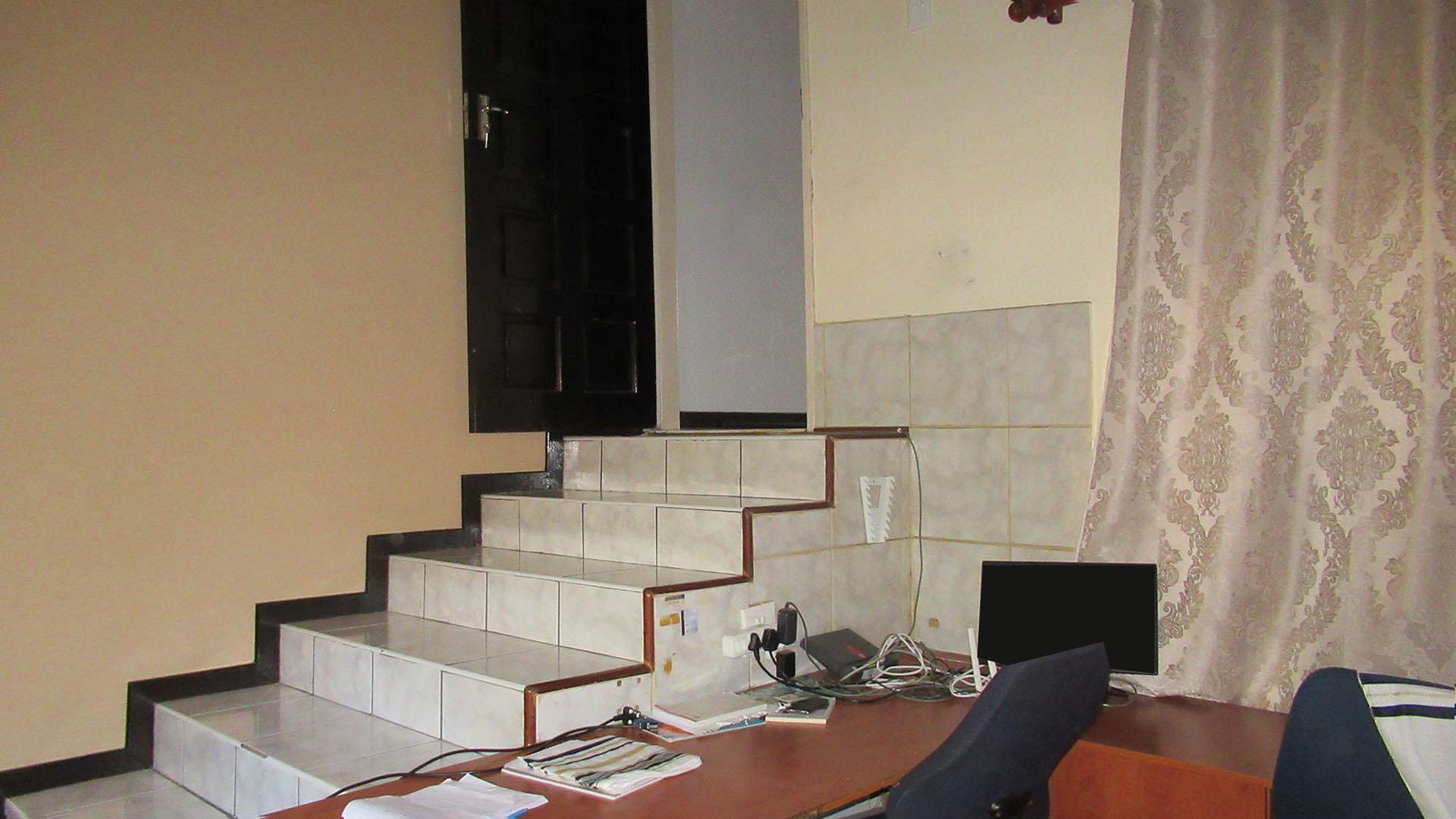 Study - 18 square meters of property in Weltevreden Park