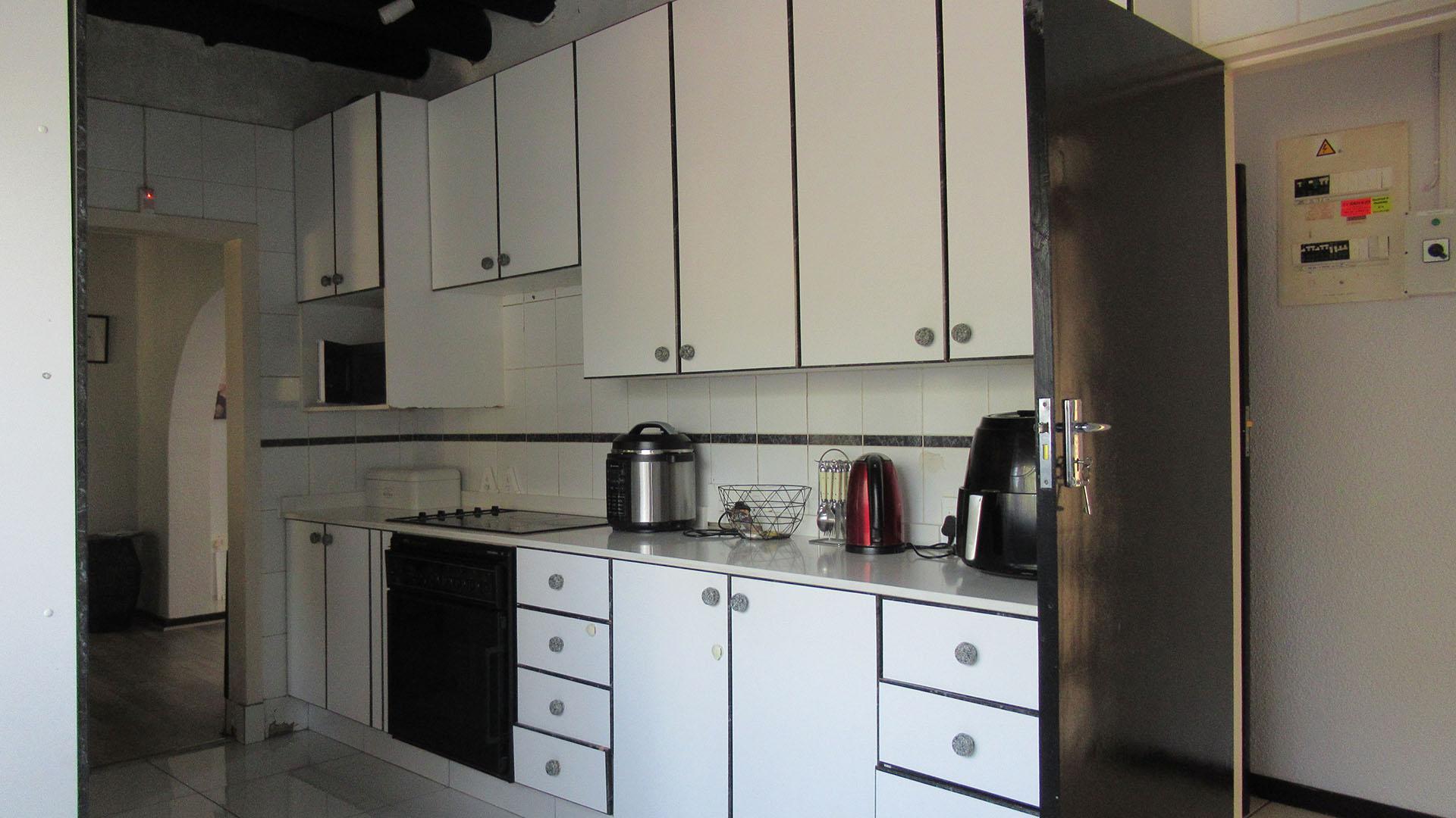 Kitchen - 28 square meters of property in Weltevreden Park