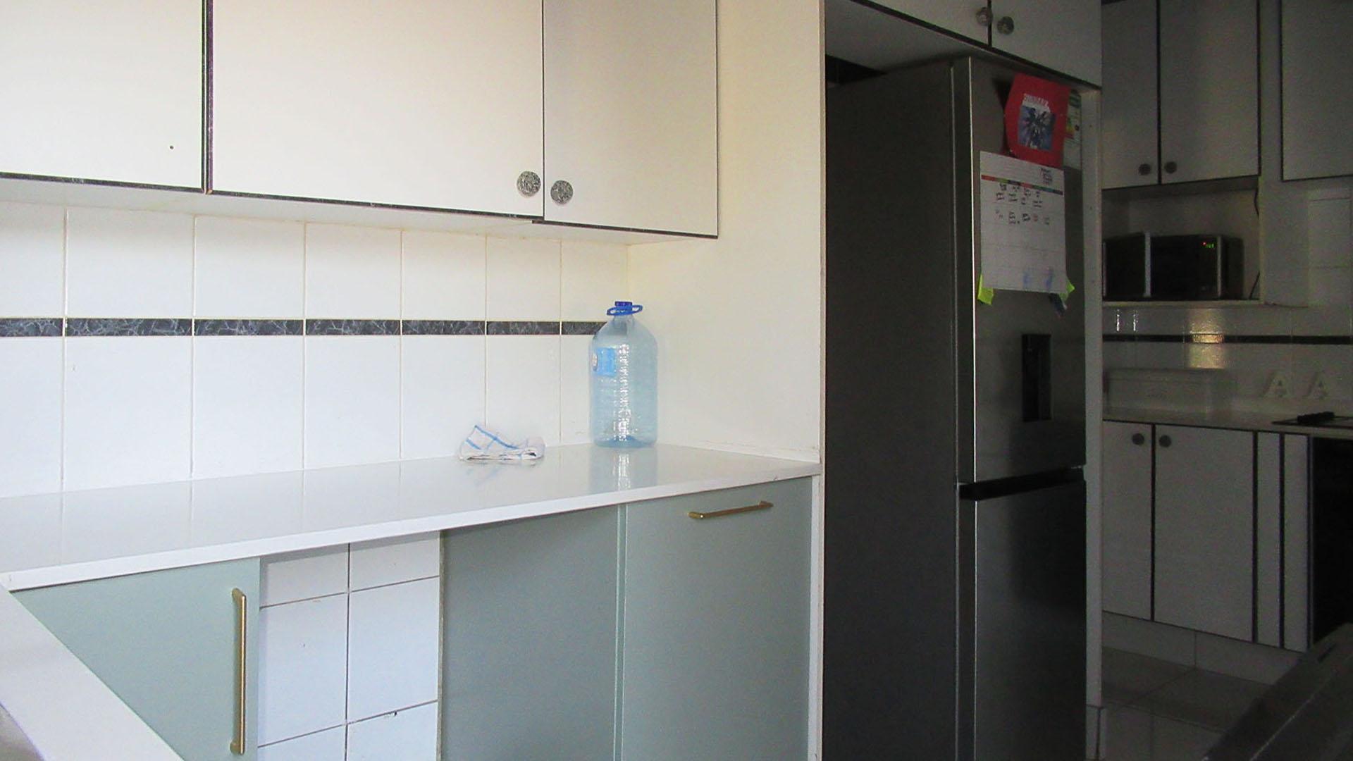 Kitchen - 28 square meters of property in Weltevreden Park