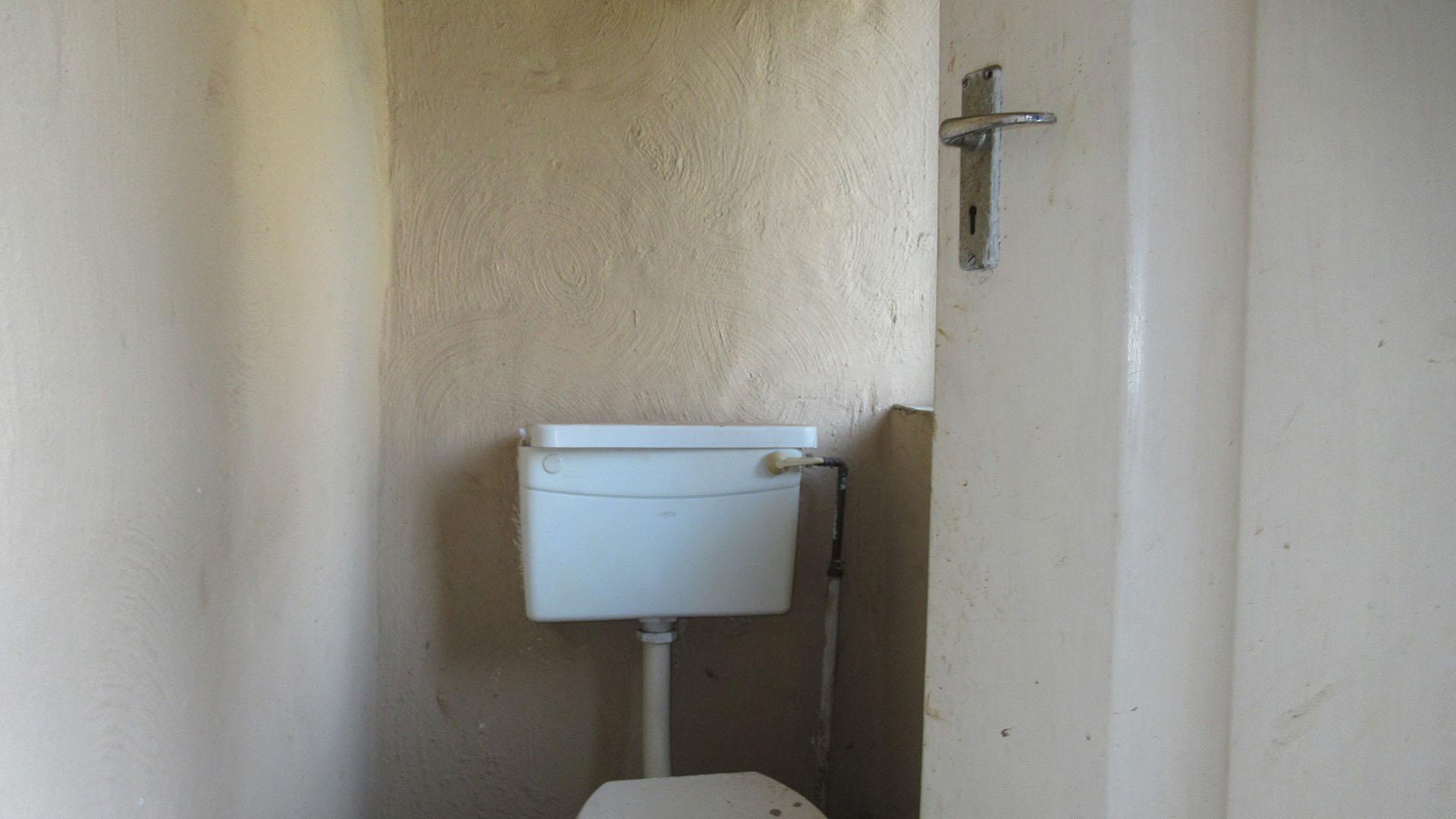Guest Toilet of property in Weltevreden Park
