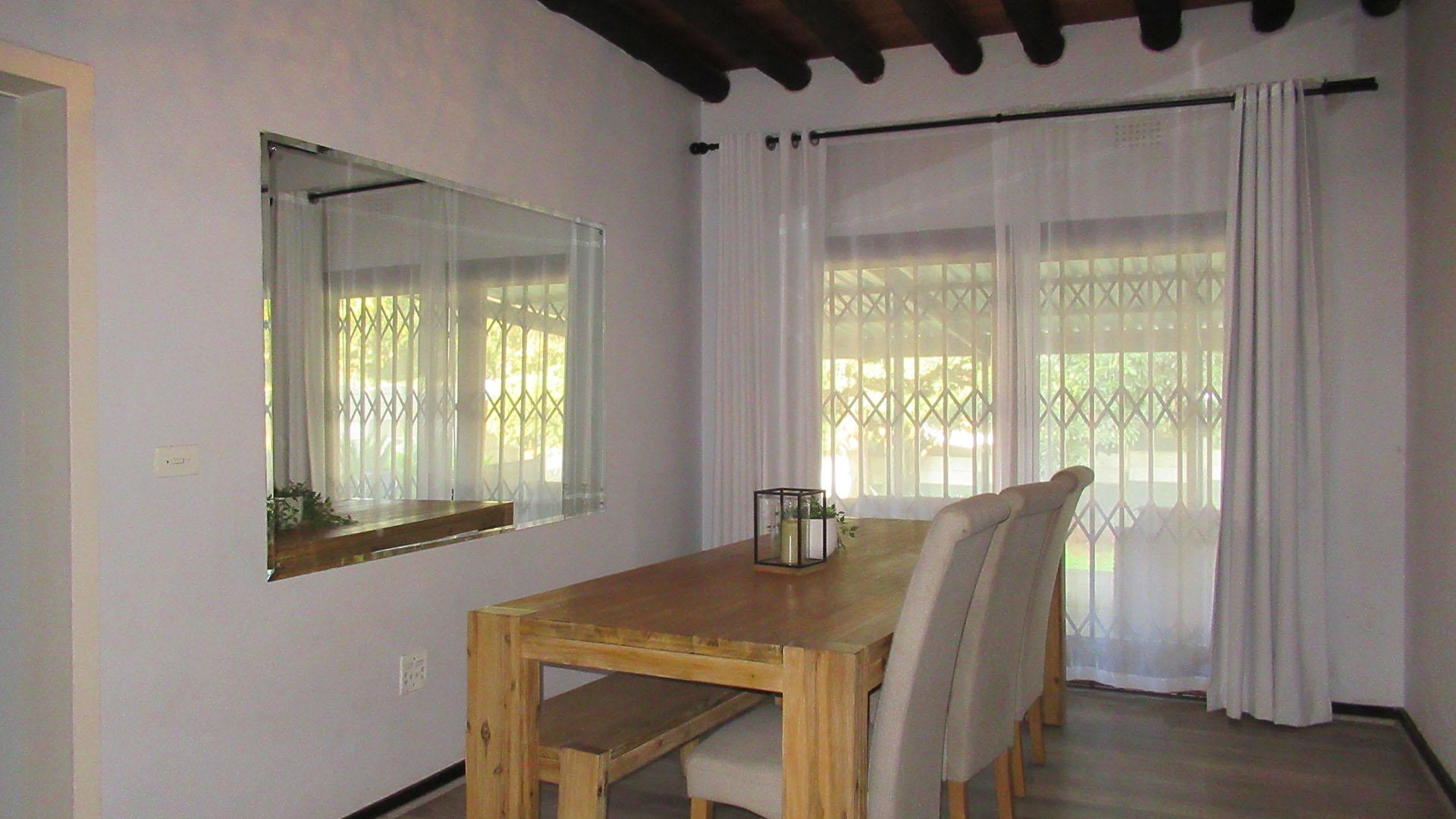 Dining Room - 20 square meters of property in Weltevreden Park