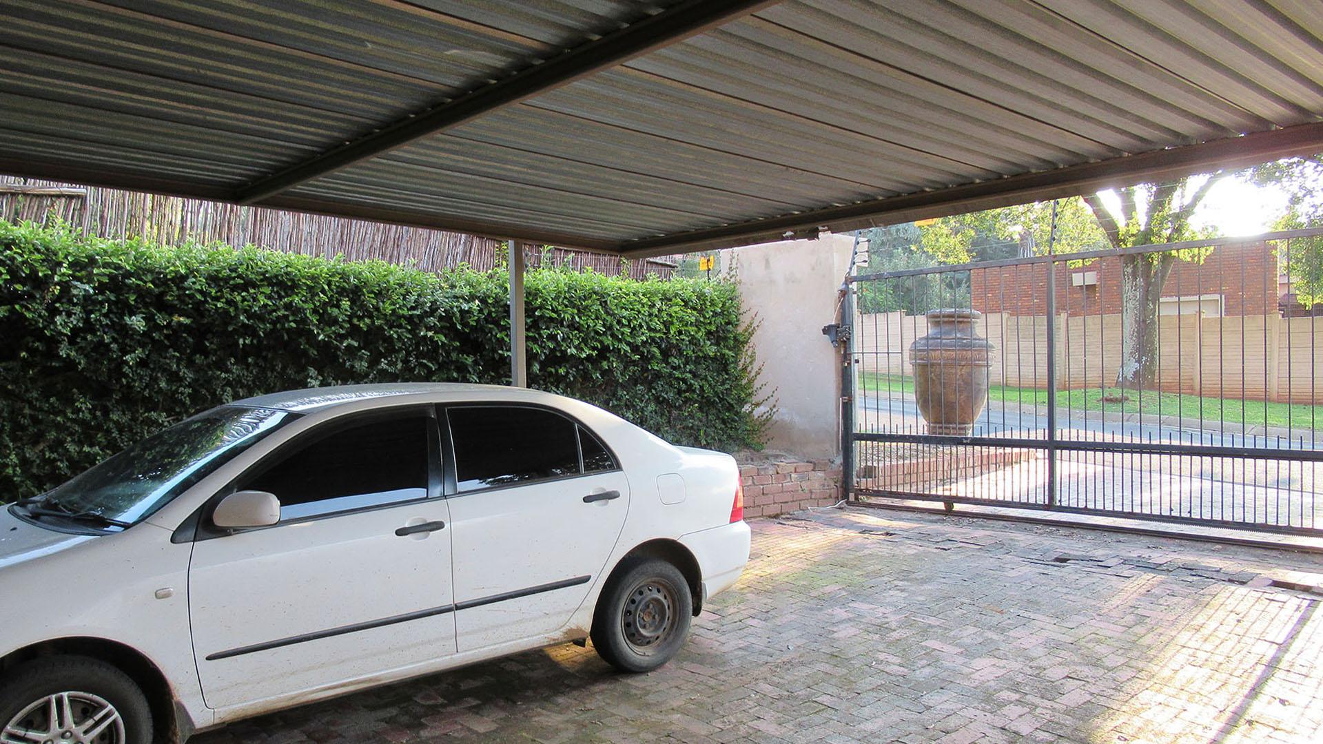 Spaces - 23 square meters of property in Weltevreden Park