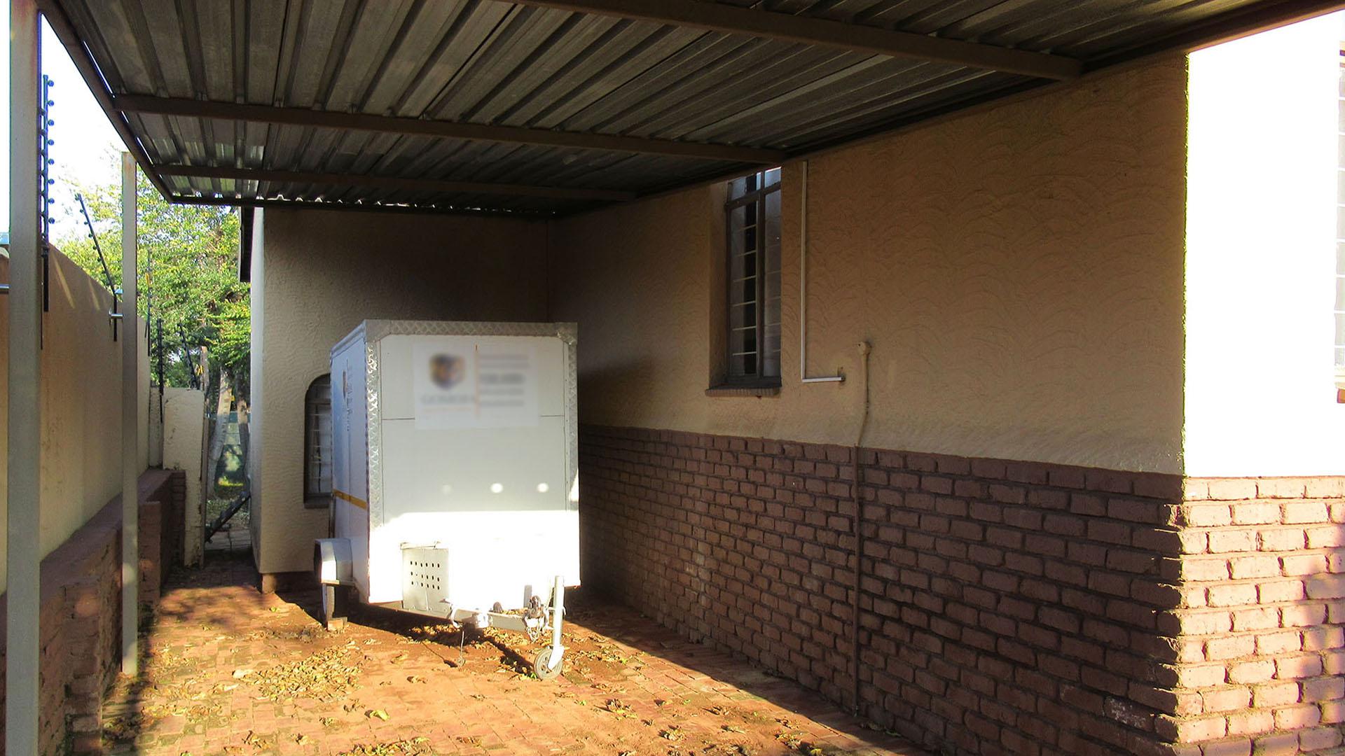Spaces - 23 square meters of property in Weltevreden Park
