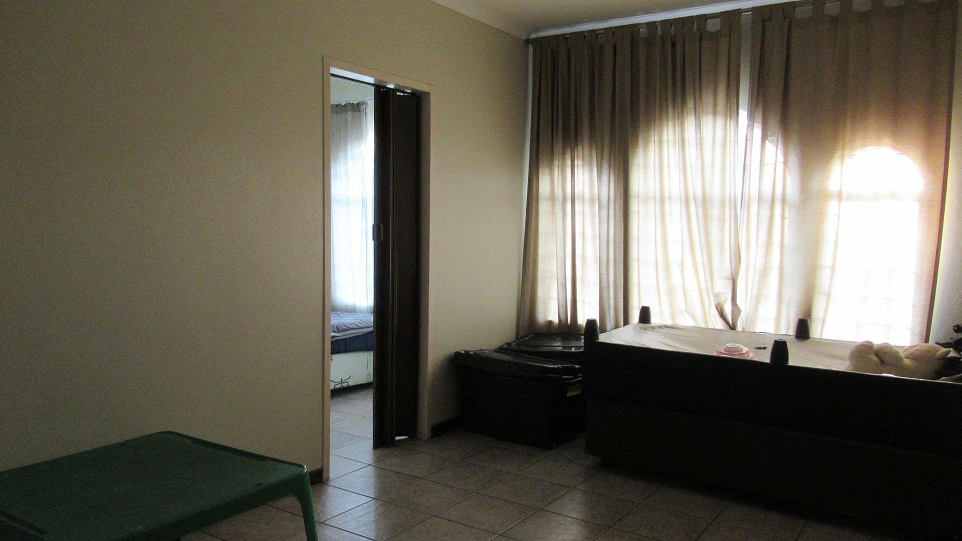 Lounges - 63 square meters of property in Weltevreden Park