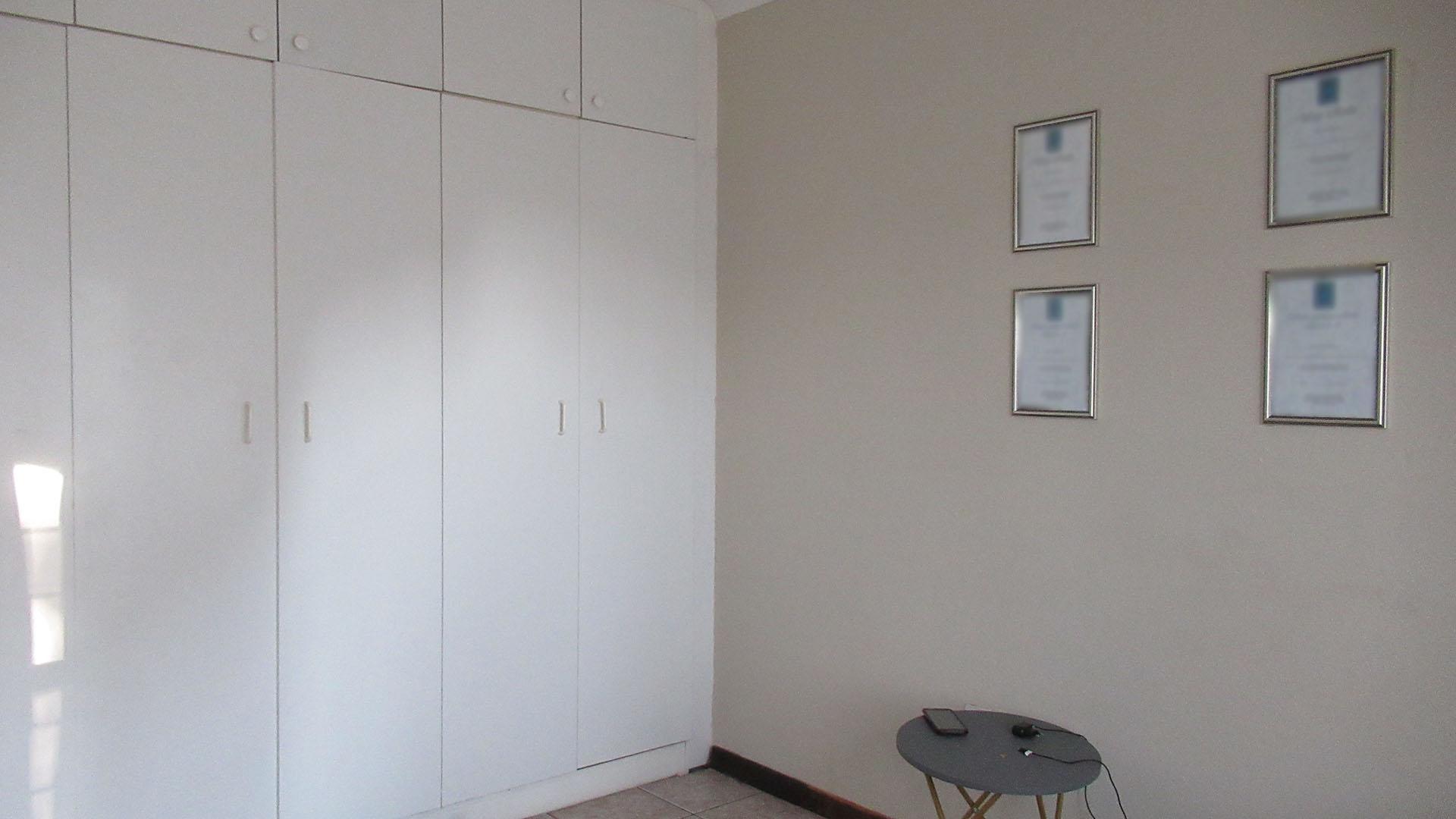 Bed Room 4 - 13 square meters of property in Weltevreden Park