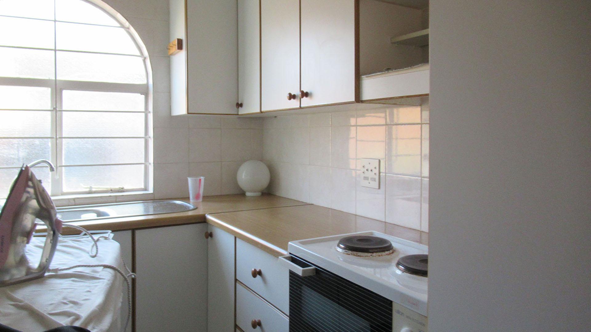 Kitchen - 28 square meters of property in Weltevreden Park