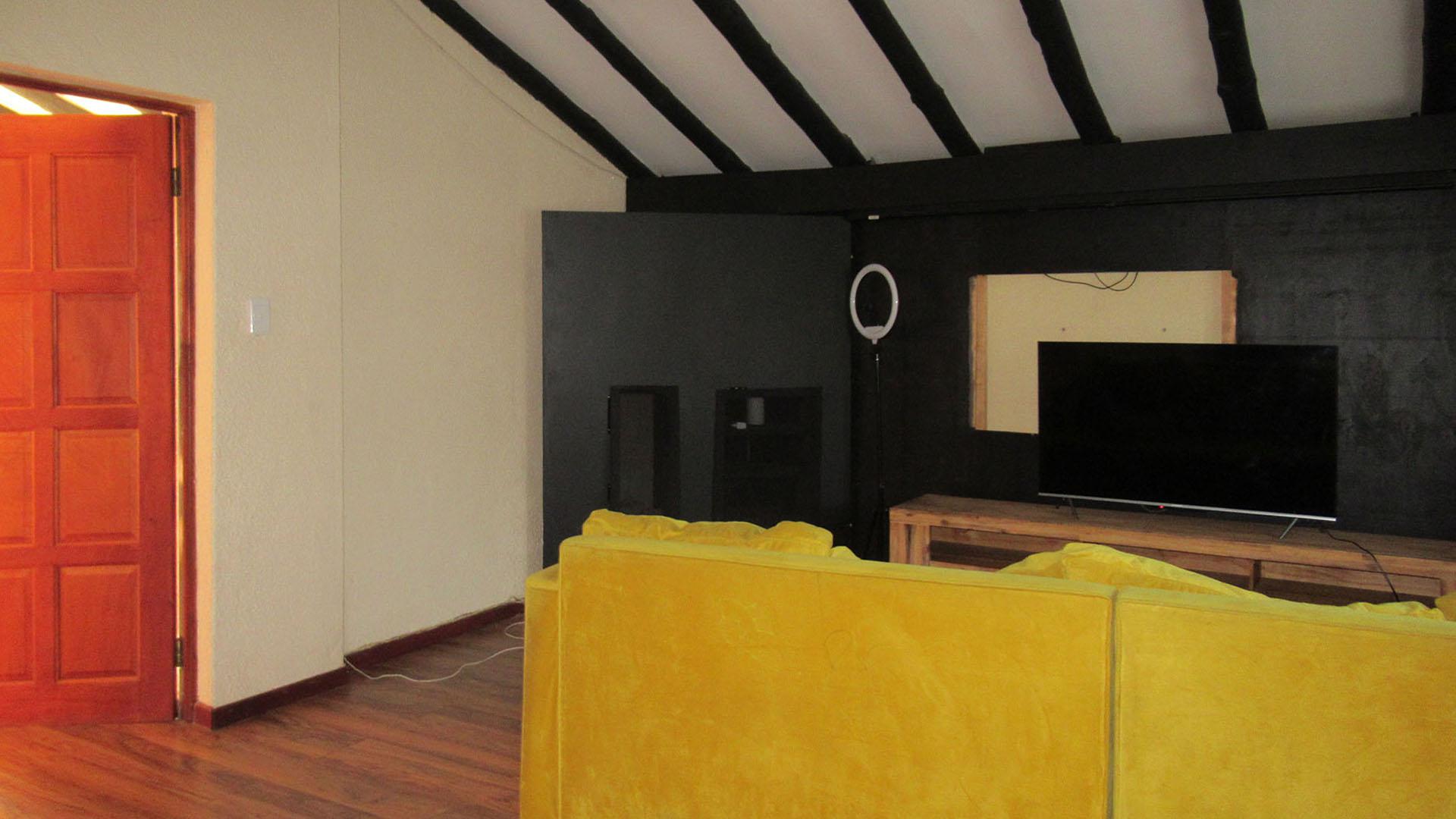 Lounges - 63 square meters of property in Weltevreden Park