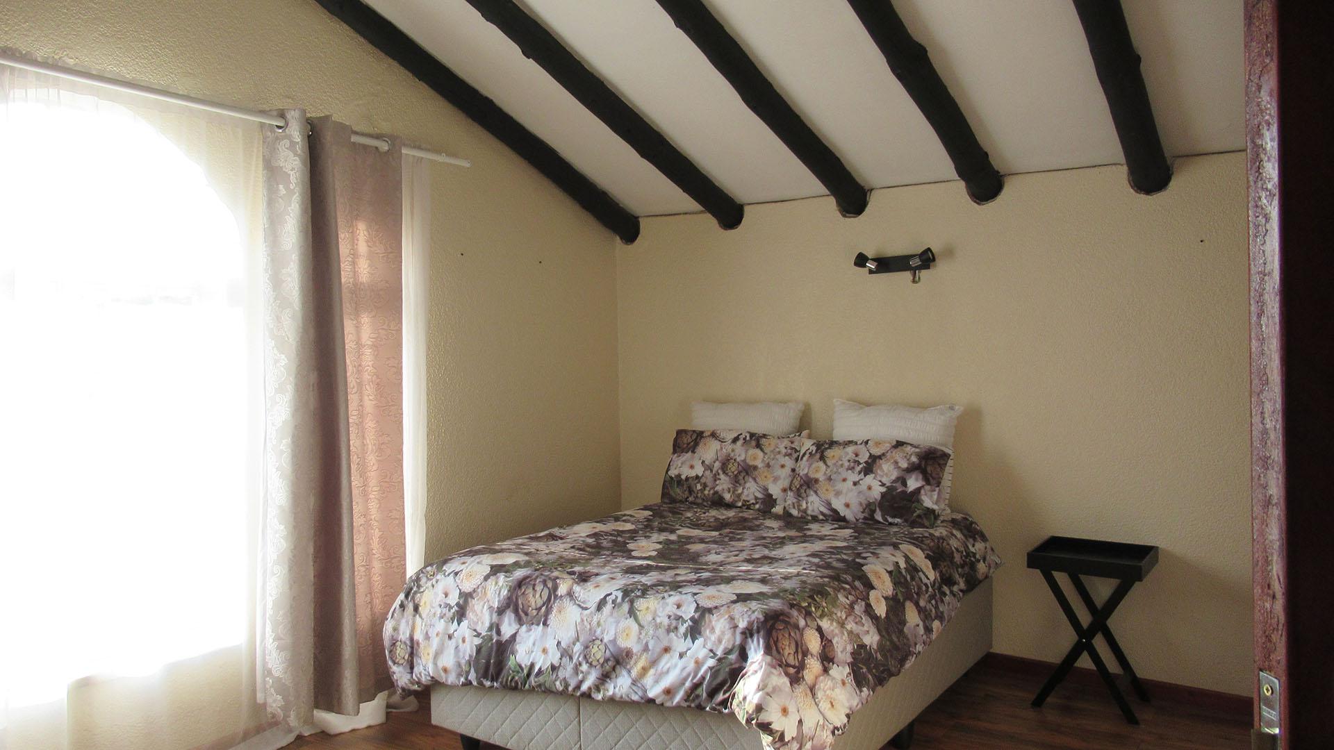 Bed Room 5+ - 19 square meters of property in Weltevreden Park