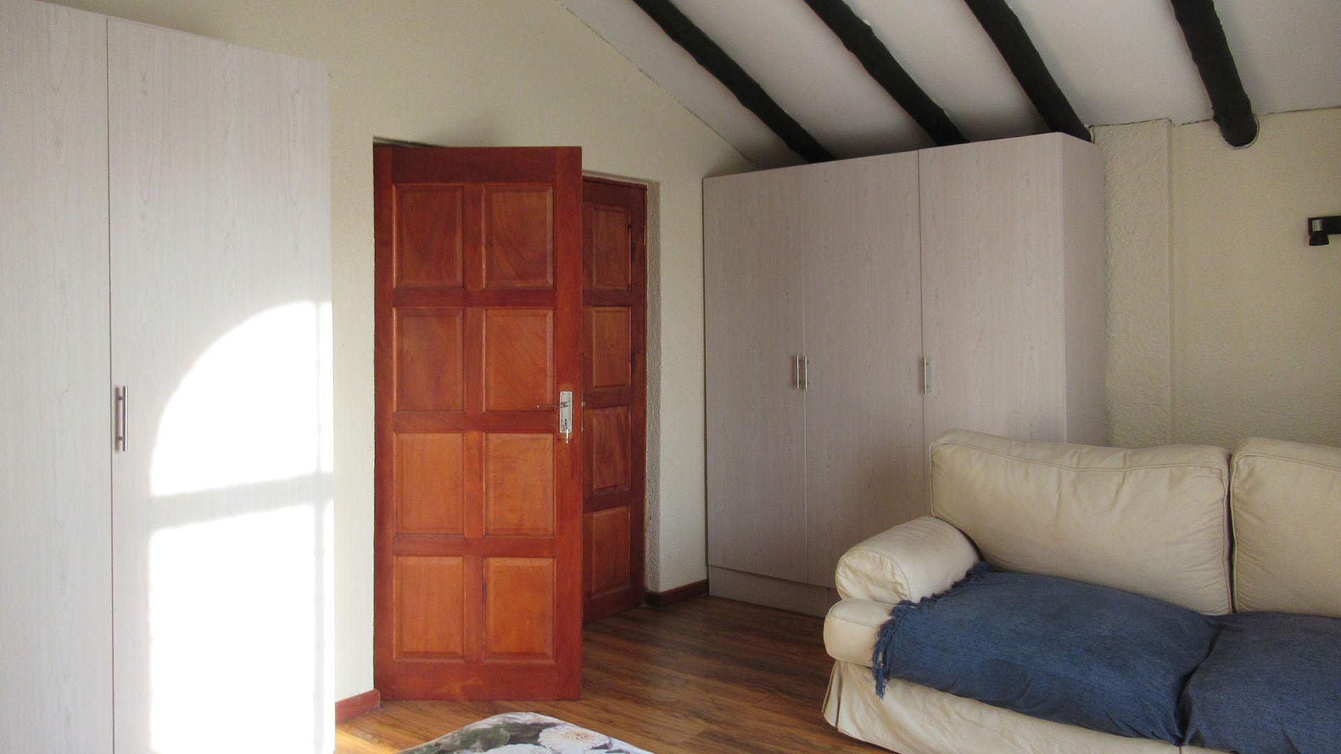 Bed Room 5+ - 19 square meters of property in Weltevreden Park