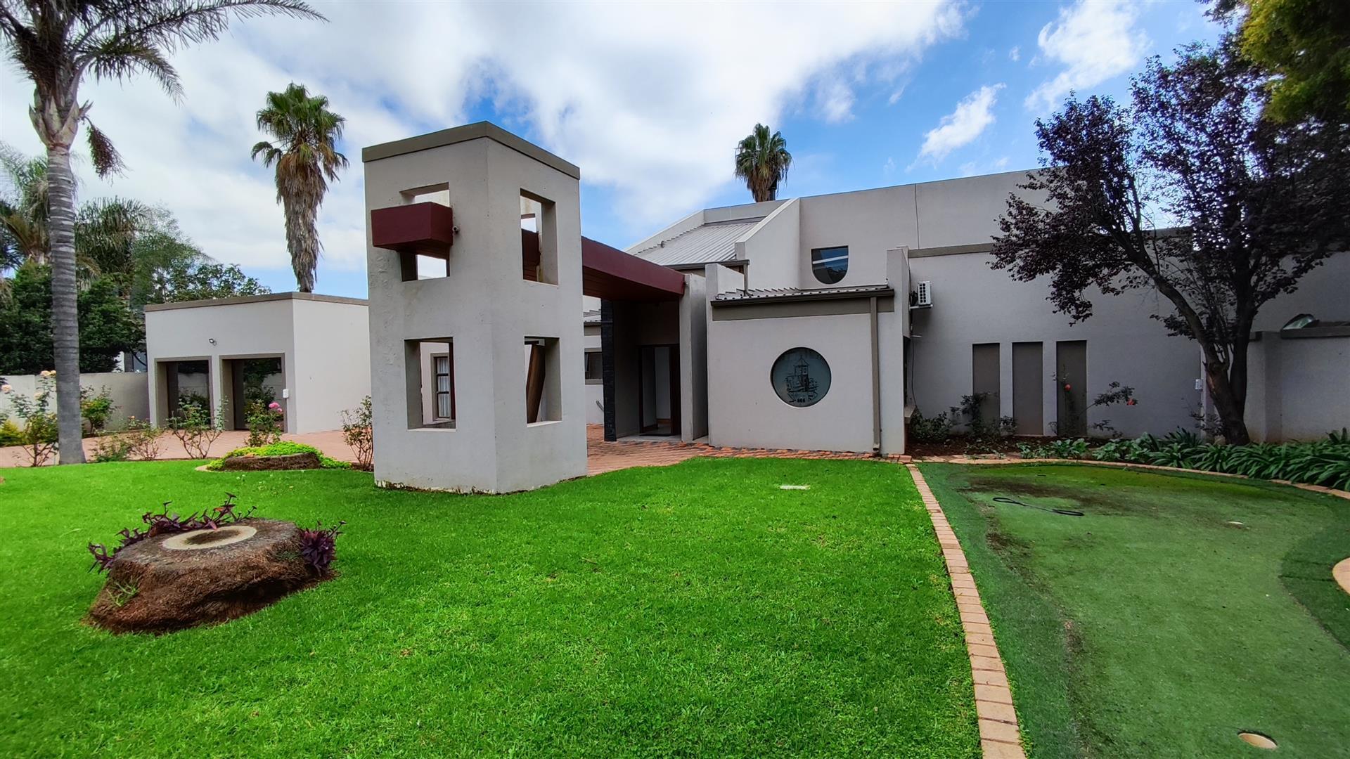 Front View of property in Sonneveld