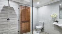Bathroom 1 - 9 square meters of property in Sonneveld