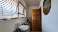 Bathroom 3+ - 13 square meters of property in Sonneveld
