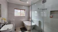 Bathroom 3+ - 13 square meters of property in Sonneveld