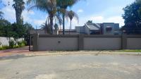 Front View of property in Sonneveld