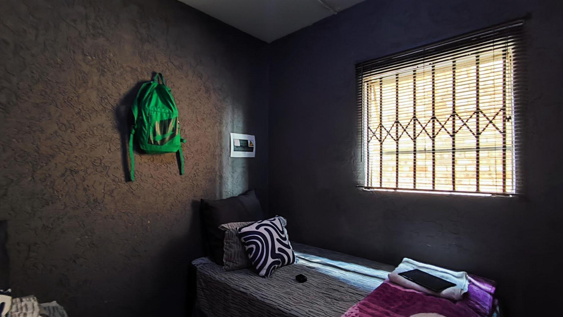 Bed Room 1 - 9 square meters of property in Dawn Park