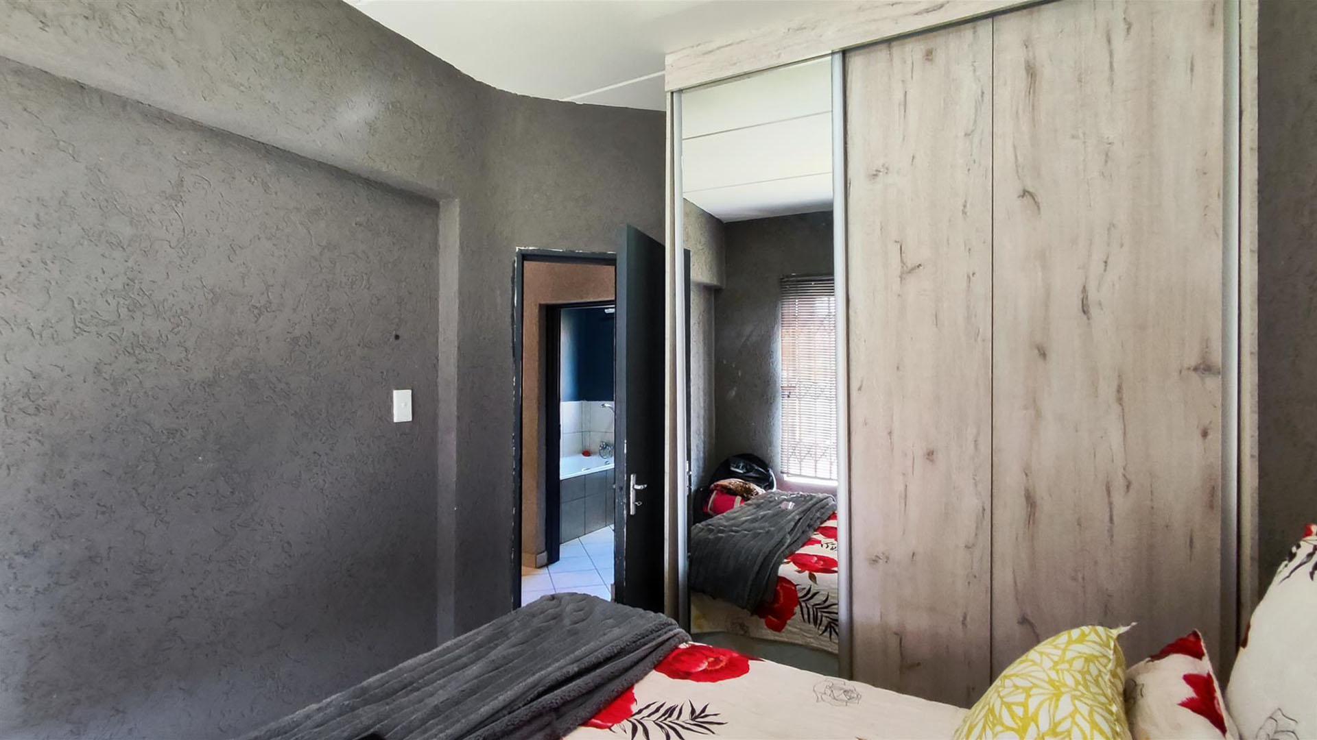 Bed Room 2 - 9 square meters of property in Dawn Park