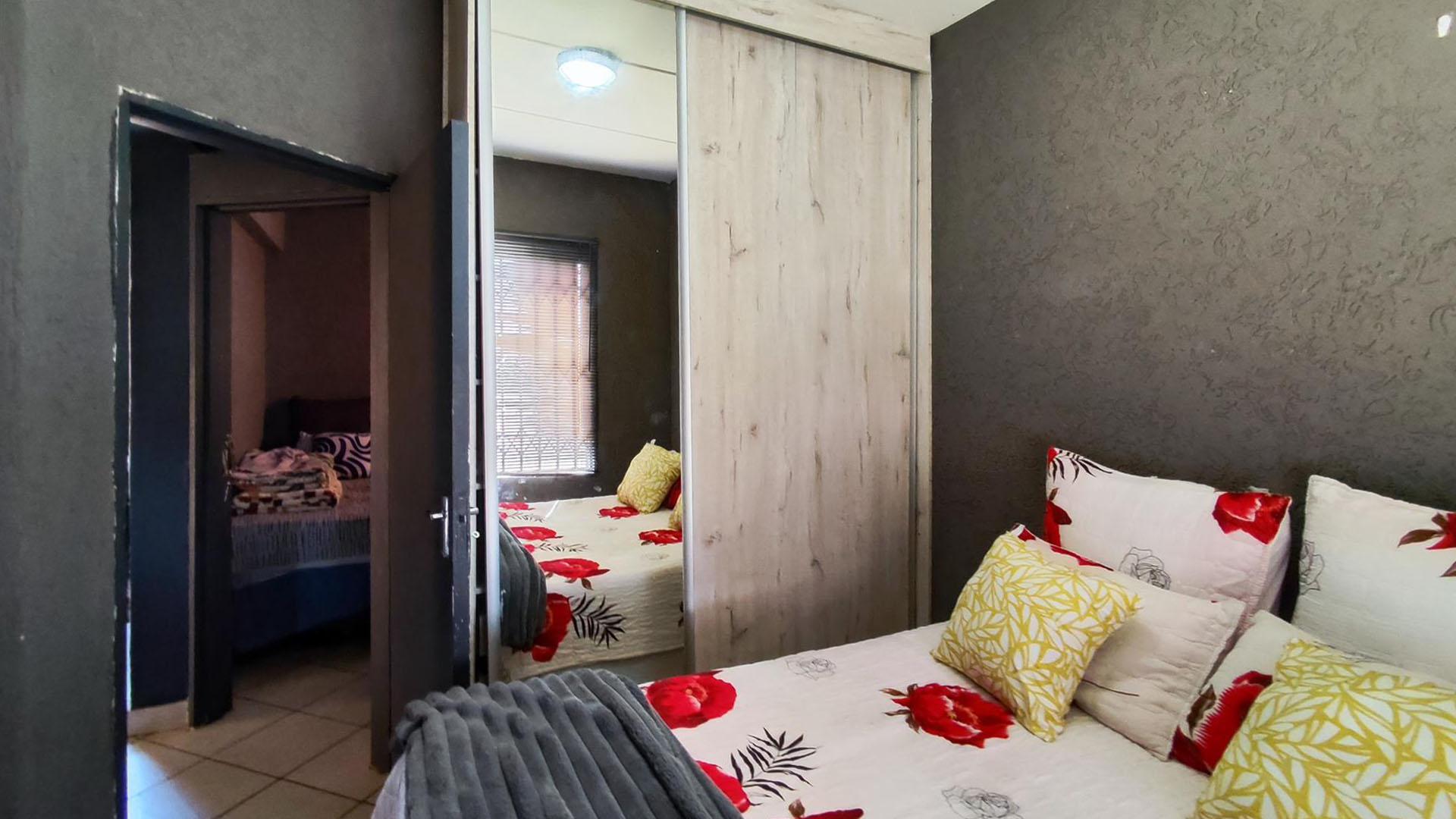 Bed Room 2 - 9 square meters of property in Dawn Park