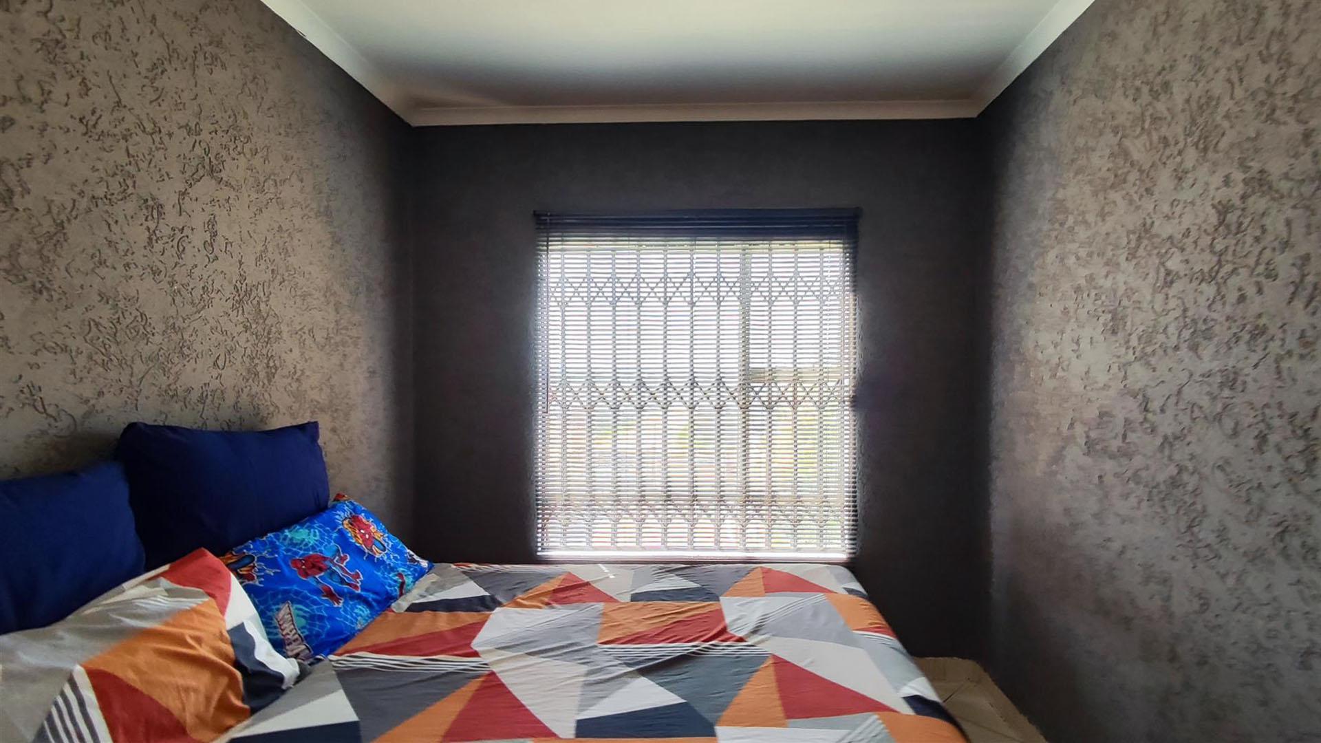 Main Bedroom - 12 square meters of property in Dawn Park