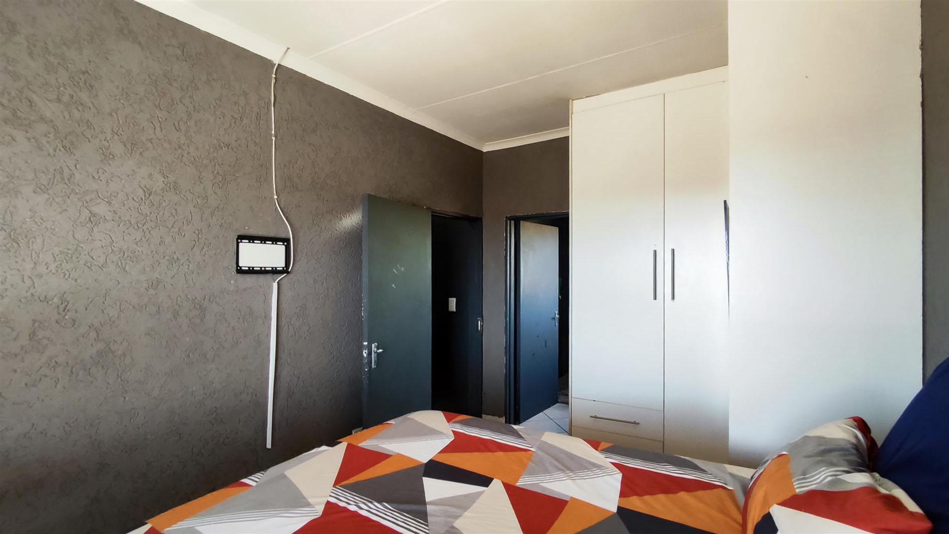 Main Bedroom - 12 square meters of property in Dawn Park