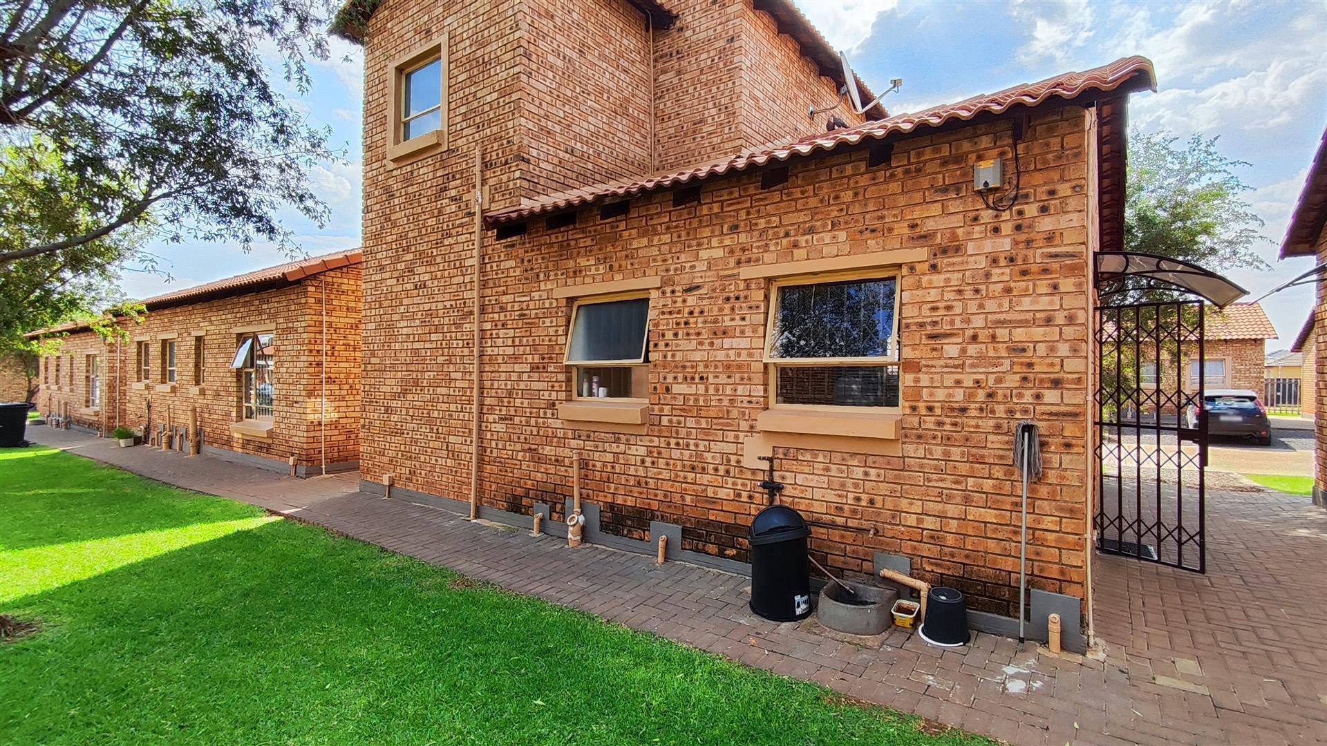 Front View of property in Dawn Park