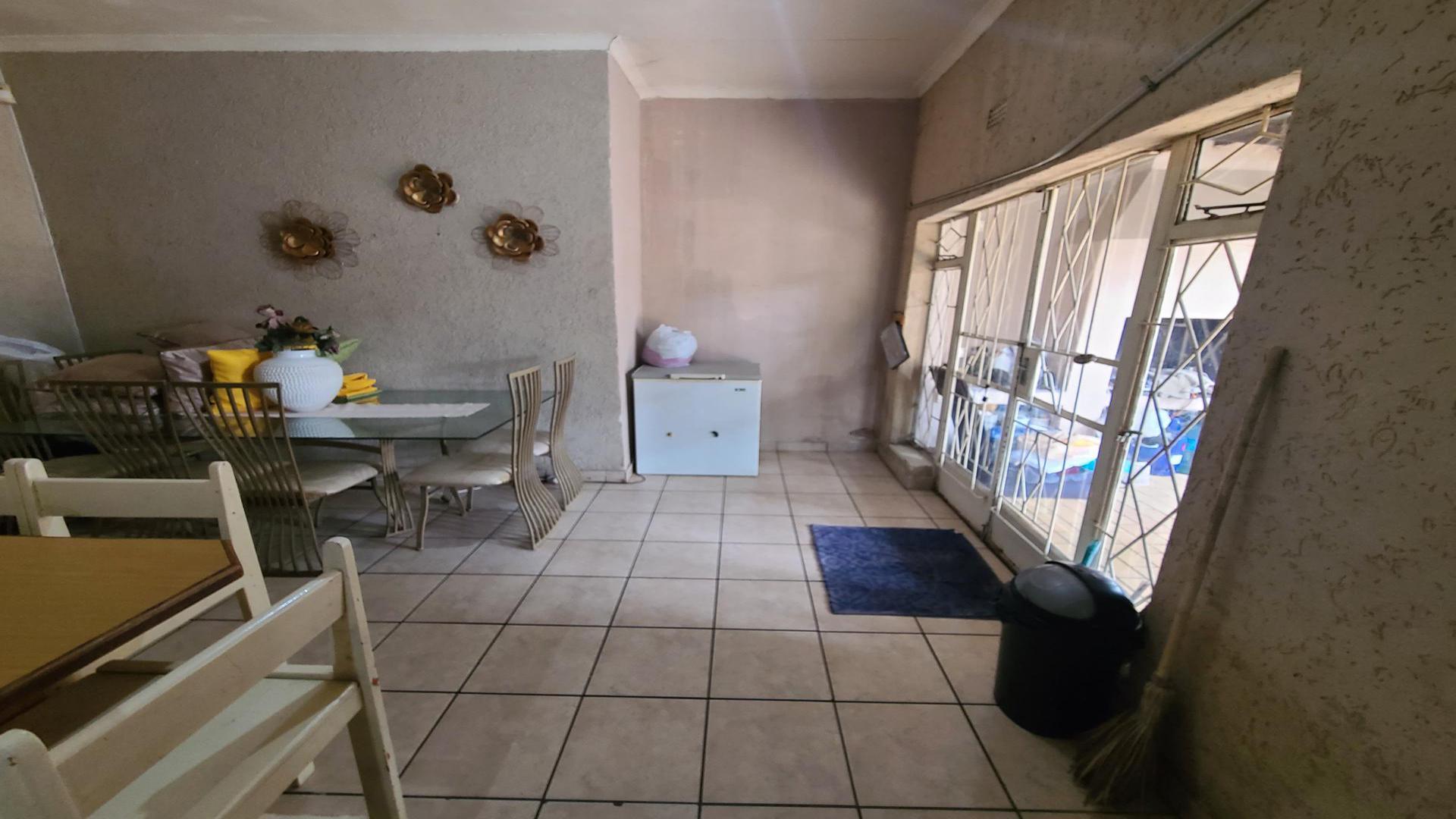 Dining Room - 21 square meters of property in Benoni