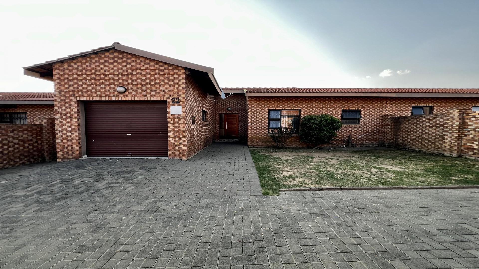 Front View of property in Ermelo