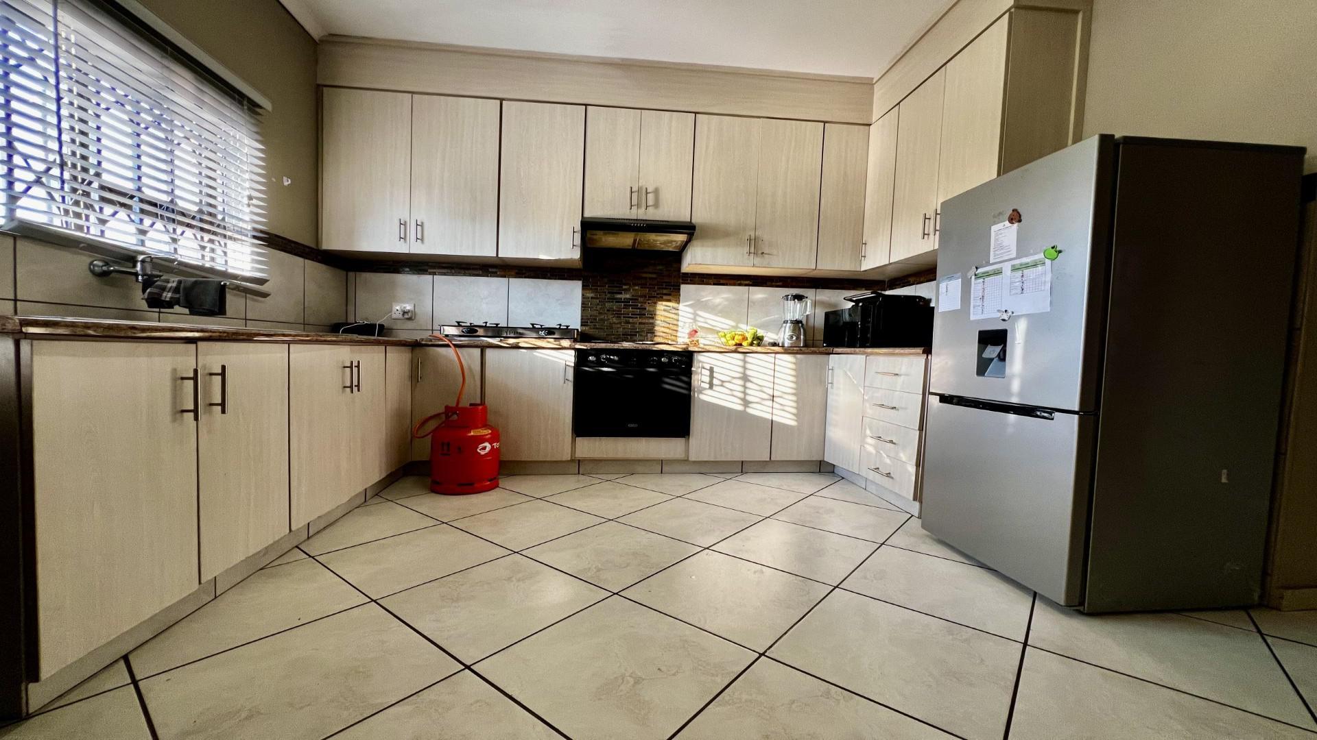 Kitchen of property in Ermelo