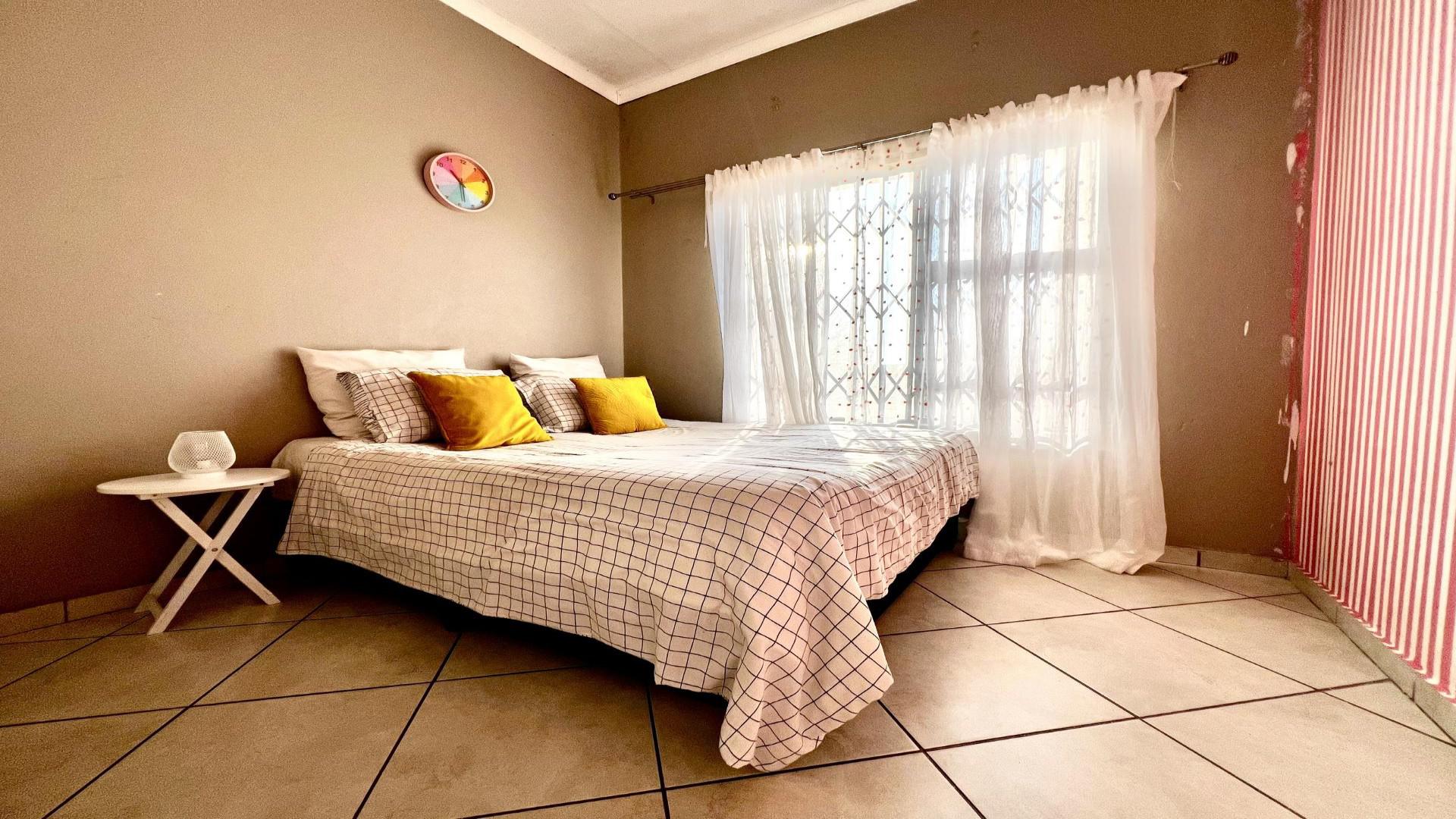 Bed Room 1 of property in Ermelo