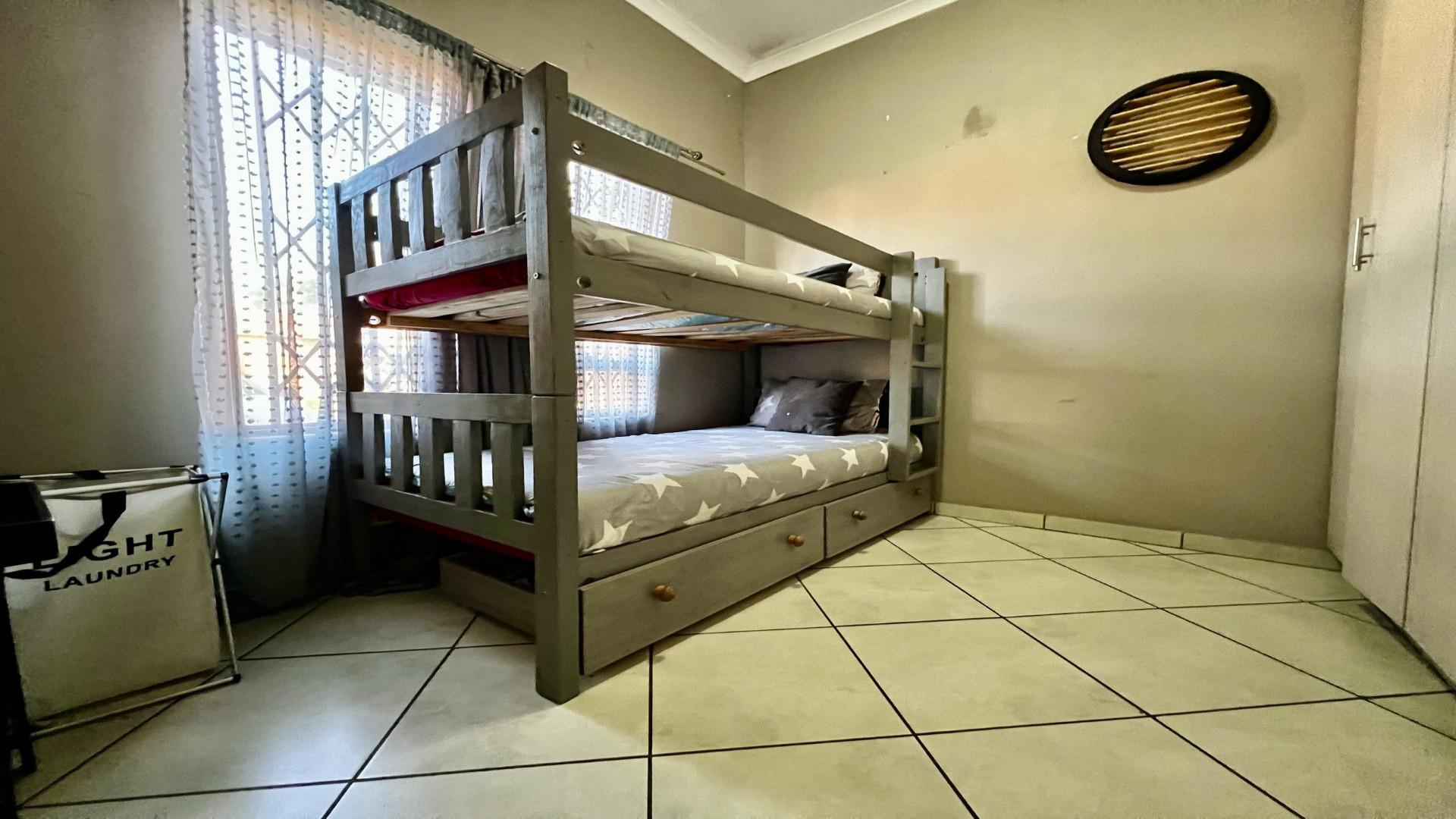 Bed Room 2 of property in Ermelo