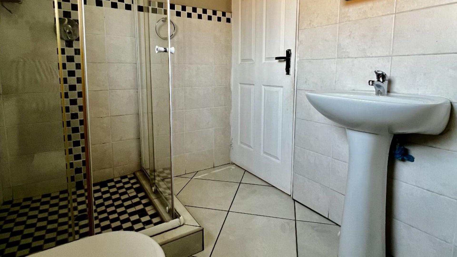 Bathroom 2 of property in Ermelo