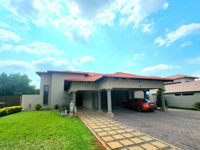 4 Bedroom House for Sale For Sale in Pebble Rock - MR674949